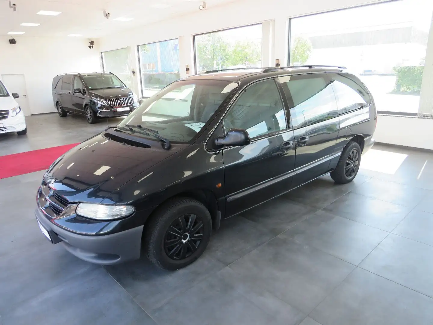 Chrysler Grand Voyager Bestattungswagen / Leichenwagen Schwarz - 1