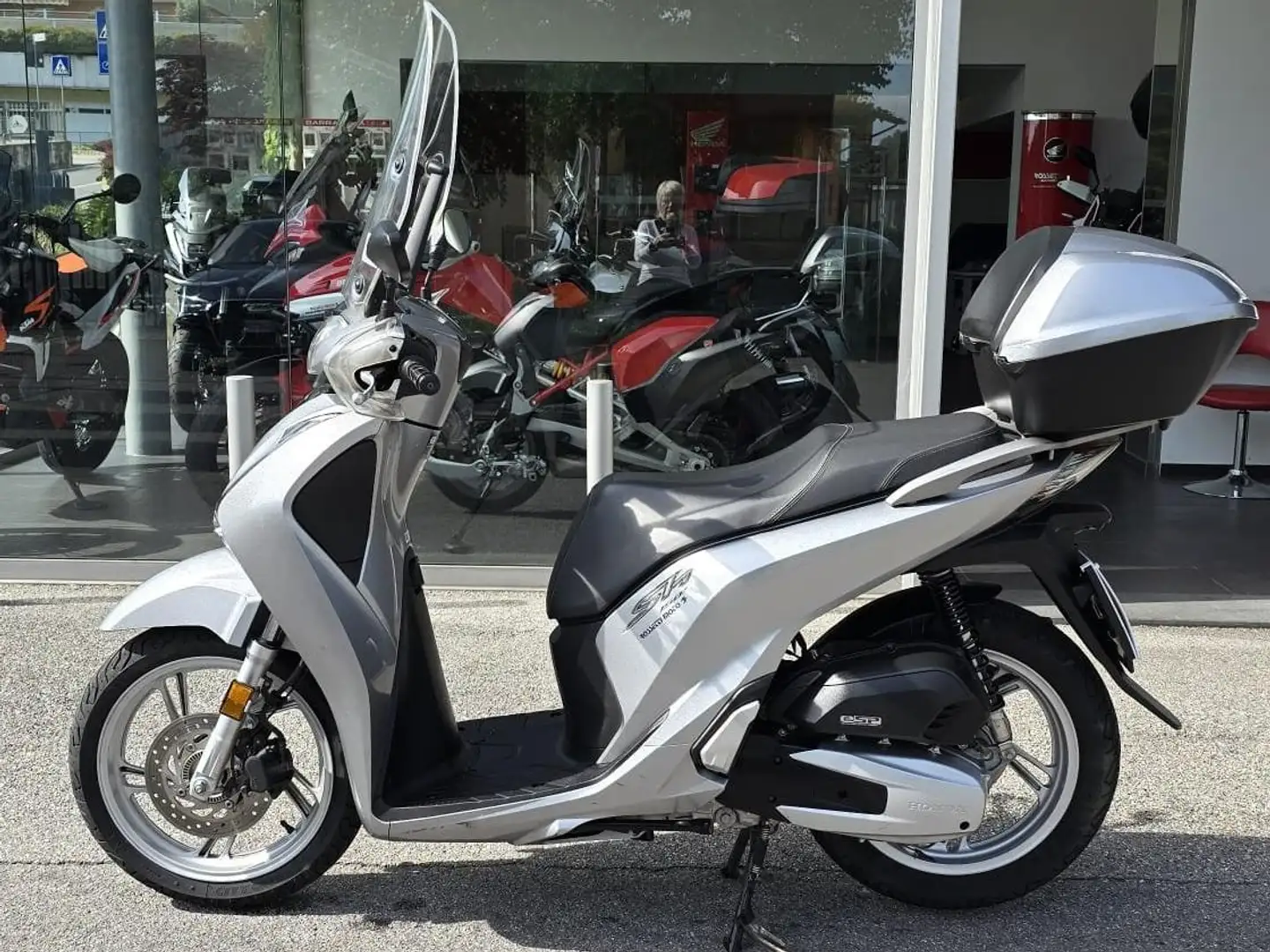 Honda SH 150i - 1