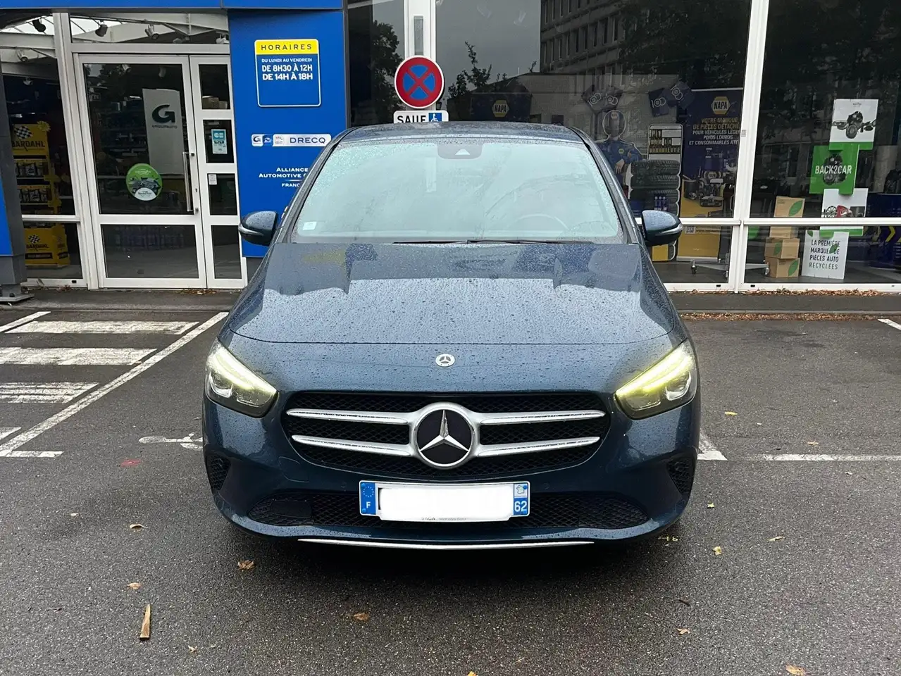 Mercedes-Benz B 180