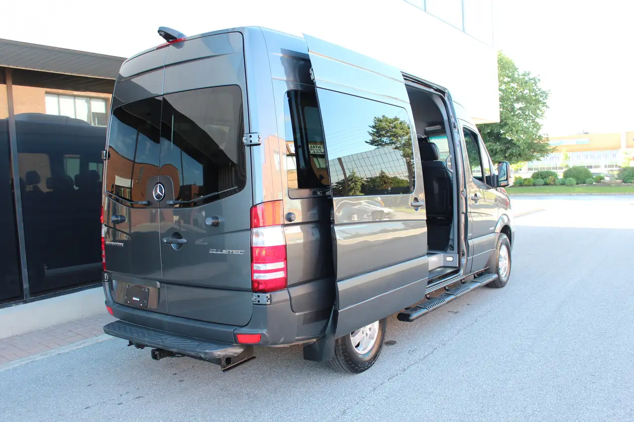 Mercedes-Benz Sprinter photo Mercedes-Benz Sprinter