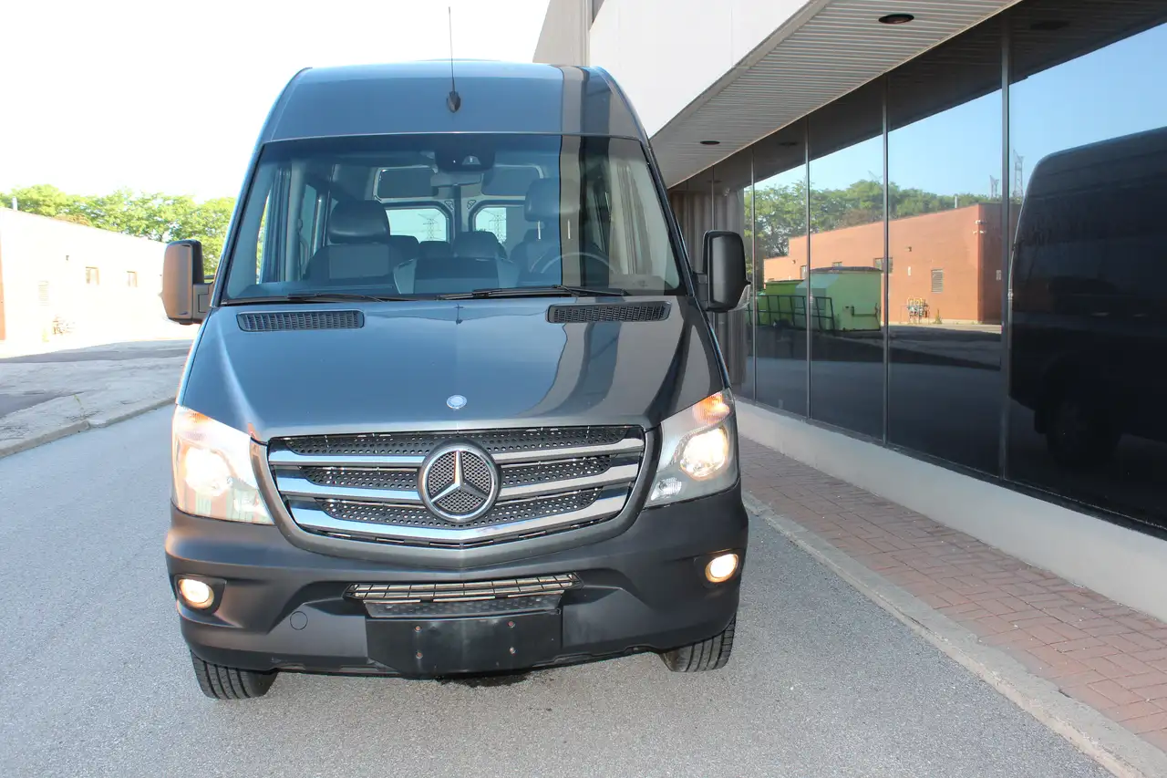 Mercedes-Benz Sprinter photo Mercedes-Benz Sprinter