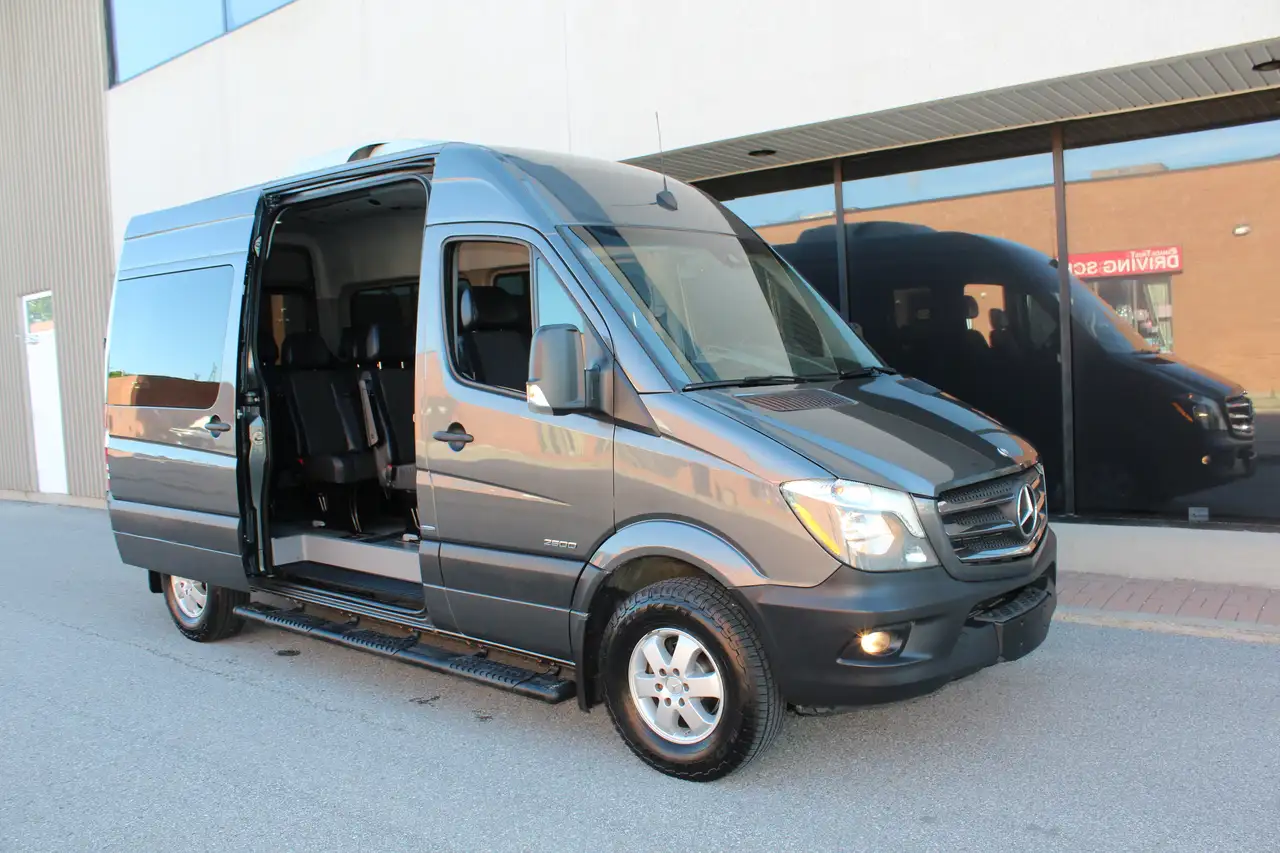 Mercedes-Benz Sprinter photo Mercedes-Benz Sprinter
