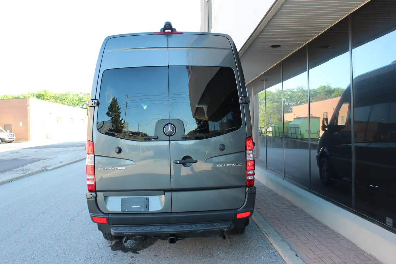 Mercedes-Benz Sprinter photo Mercedes-Benz Sprinter