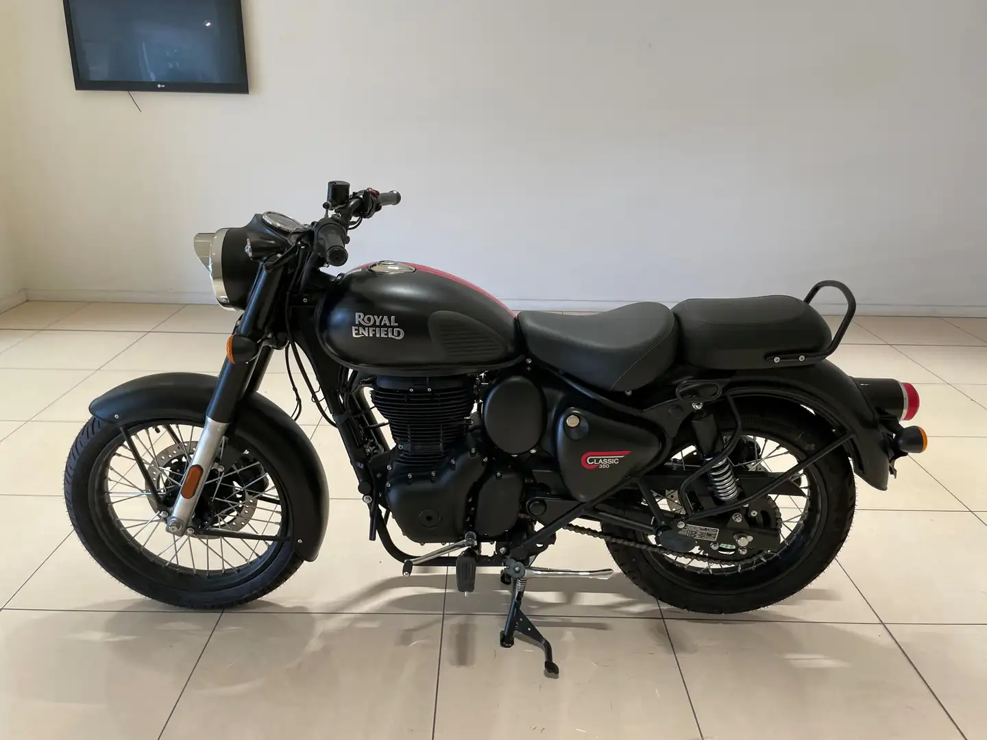 Royal Enfield Classic 350 Dark Stealth Black Noir - 1