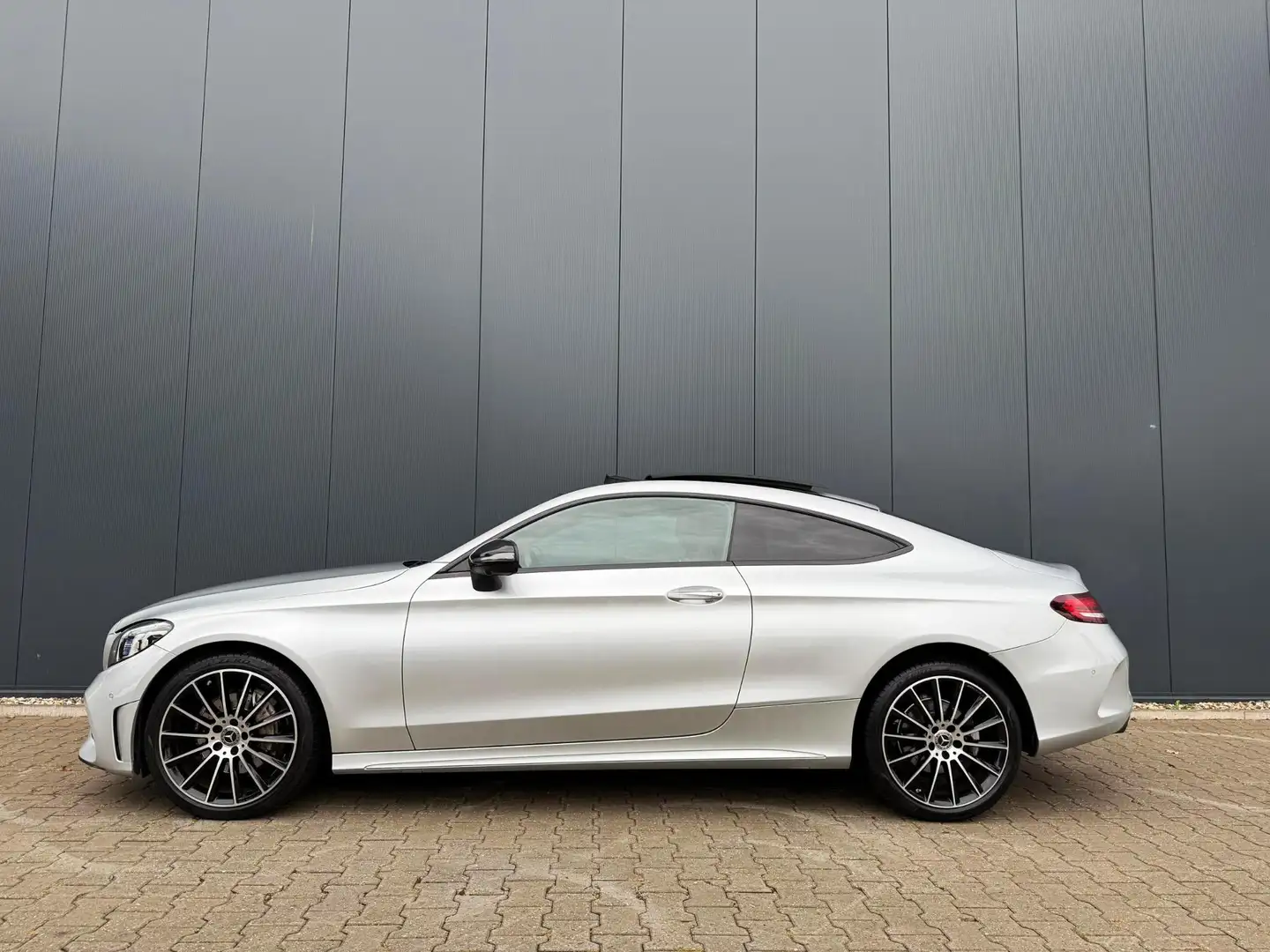 Mercedes-Benz C 180 Coupé AMG line Pano / 360cam / 19 inch Burmester Gri - 2