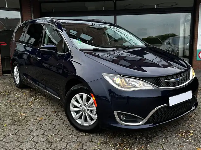 Chrysler Pacifica 3.6 / TOURING/ SHZ / NAVI / TV