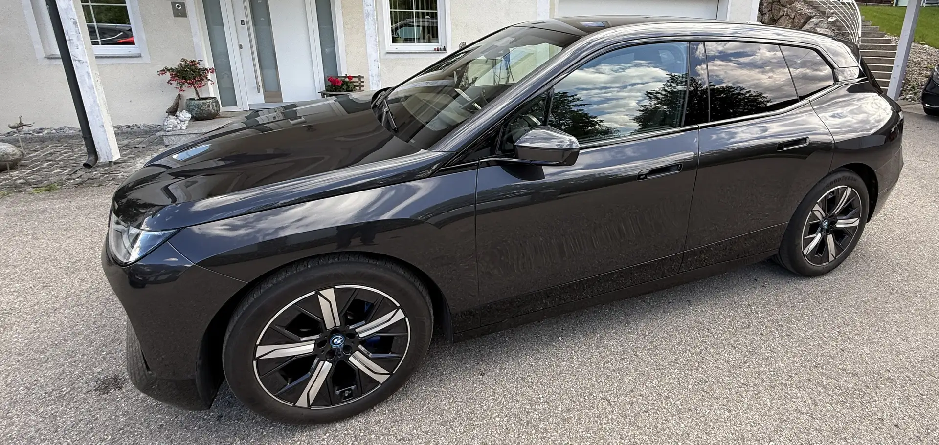 BMW iX iX xDrive50 105kWh/ AHK/MWST Grau - 1