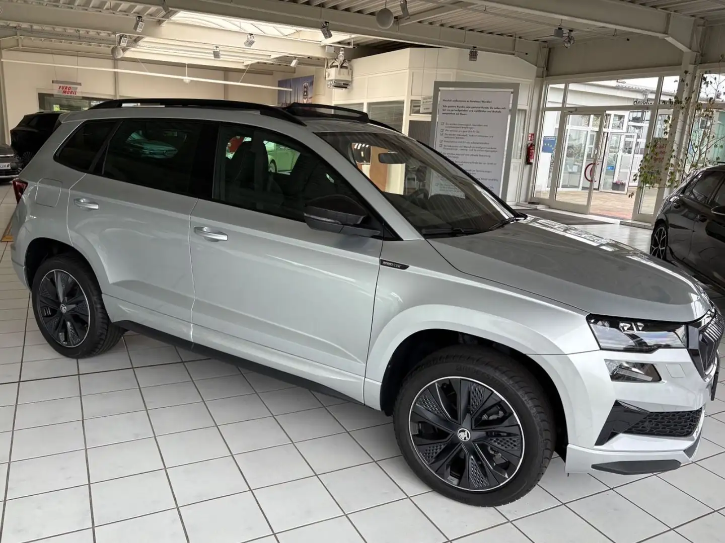 Skoda Karoq Sportline, Navi, Kamera Panoramadach, AHK Argent - 2