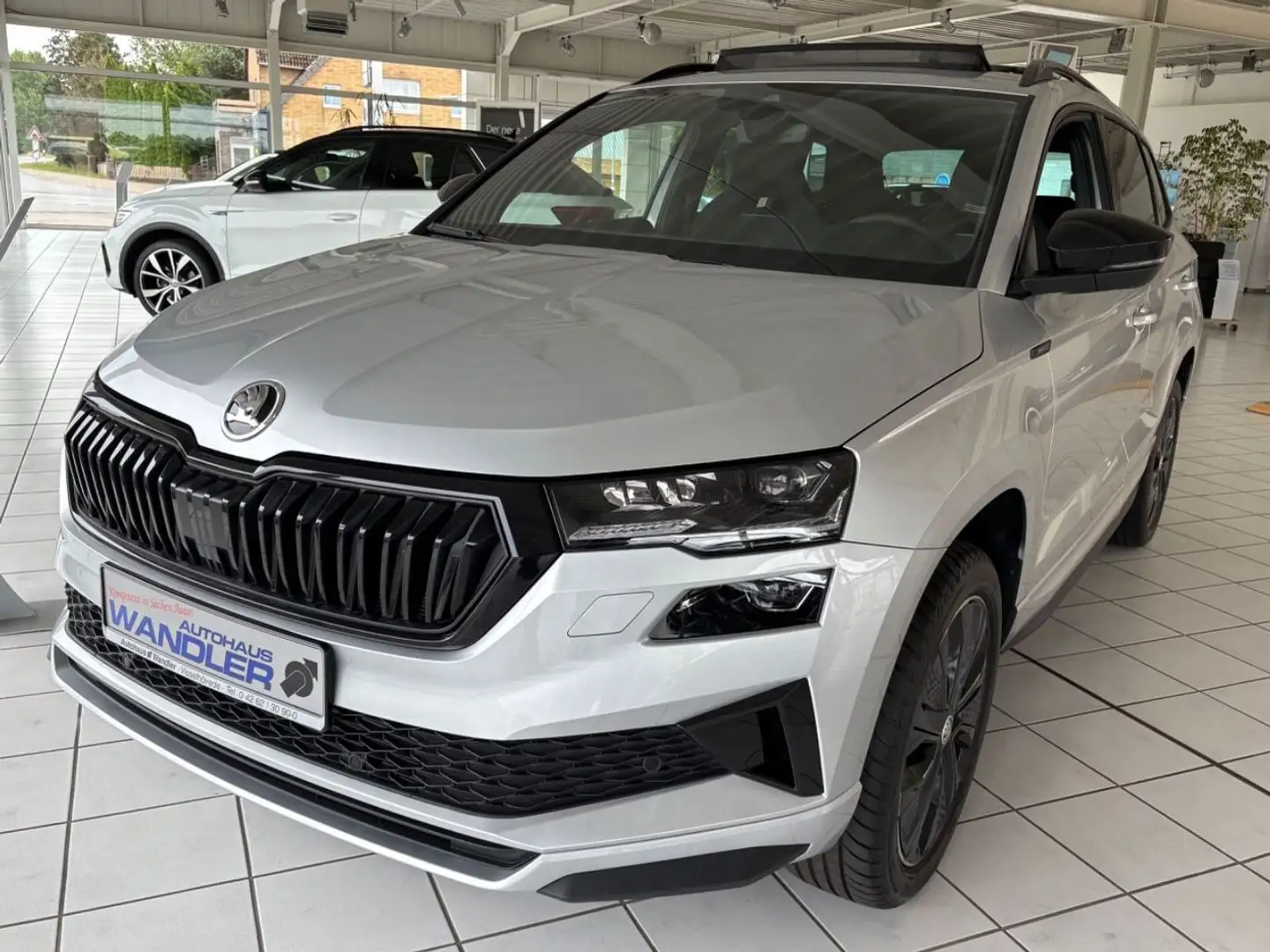 Skoda Karoq Sportline, Navi, Kamera Panoramadach, AHK Argent - 1