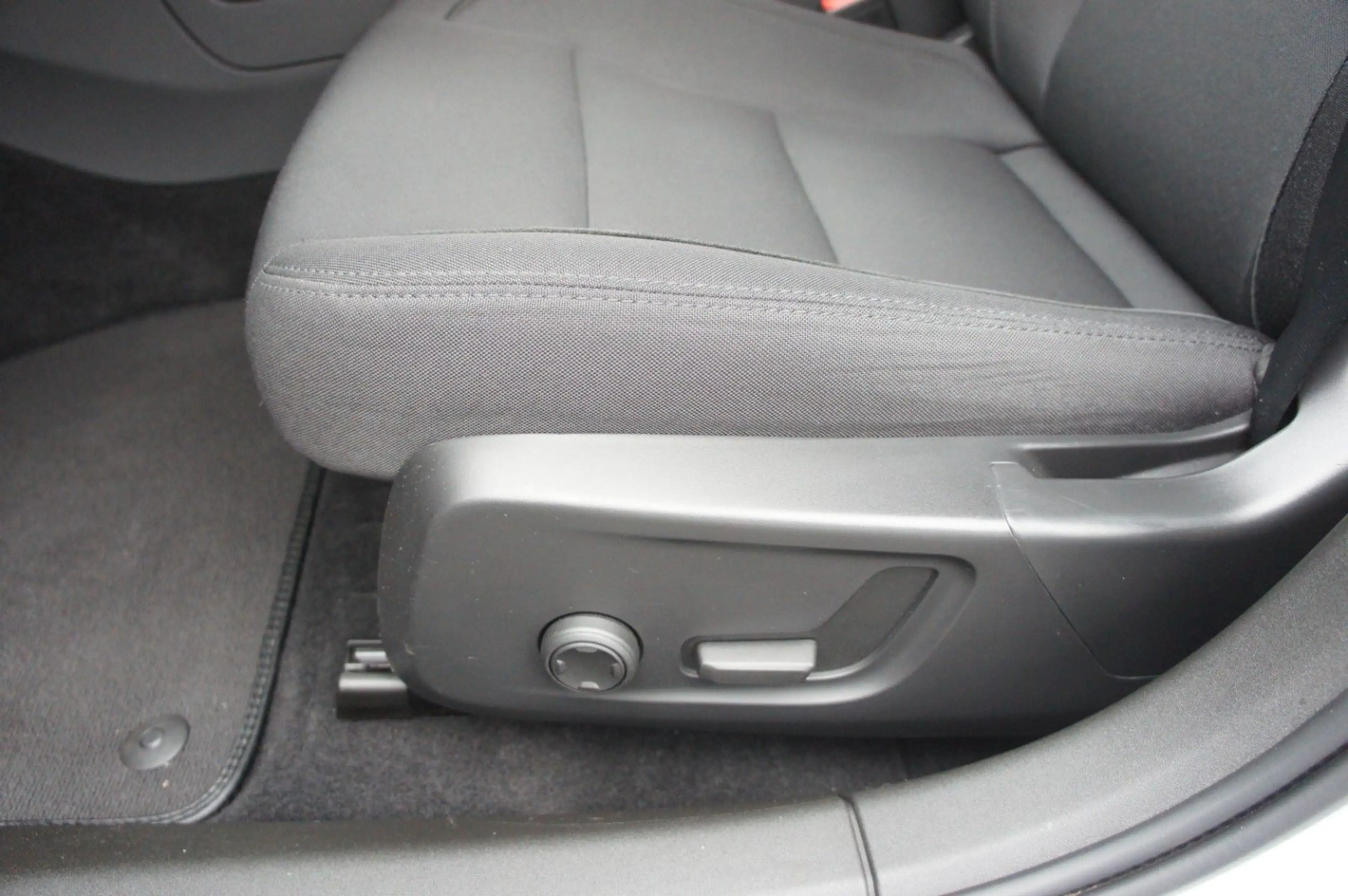 Polestar 2 Long Range SM 78kWh*KAM*19Z*SHZ*SOH95,5%* — photo 12