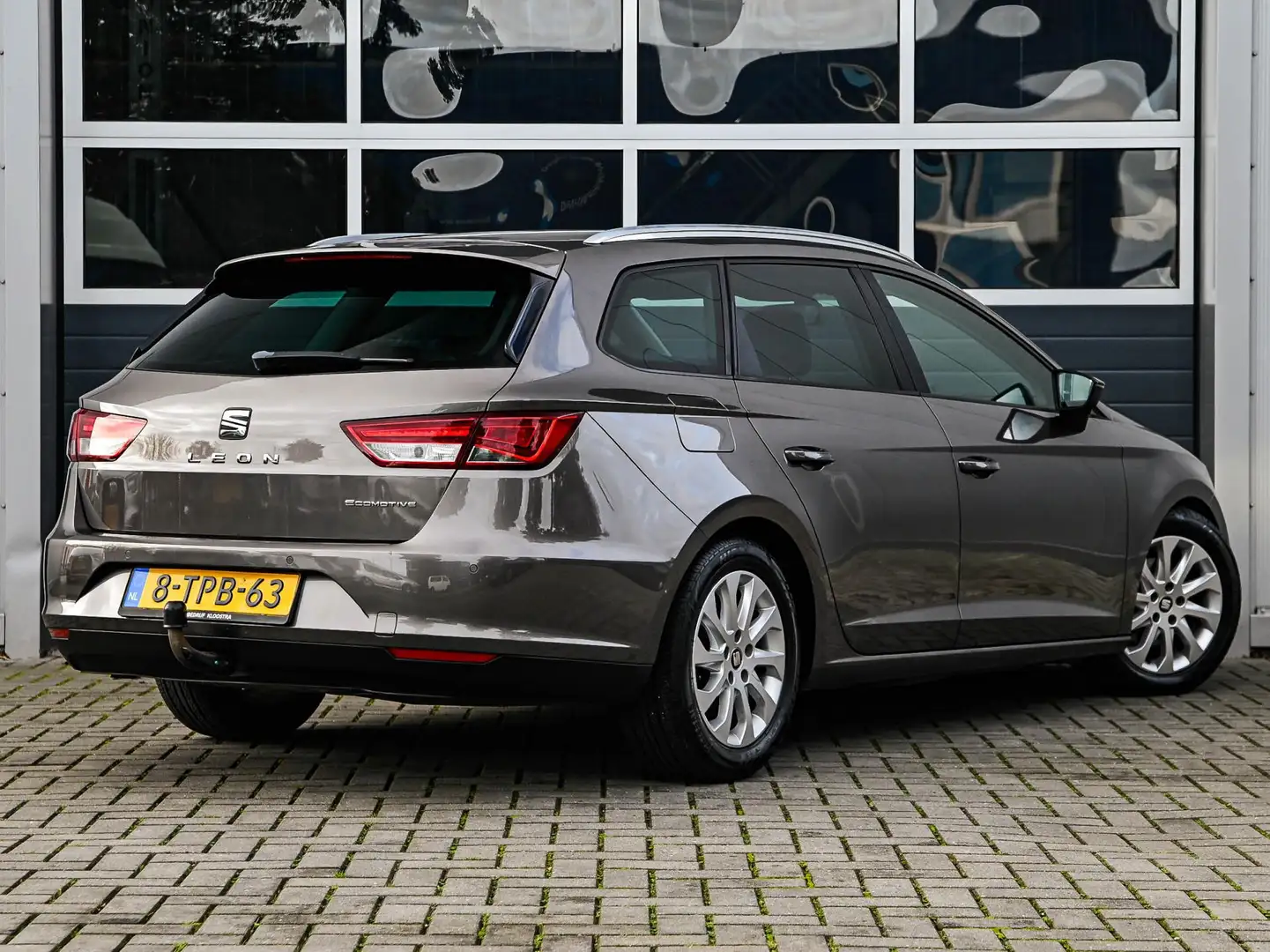 SEAT Leon ST 1.6 TDI Style Business | Navi | Leder/alcantara Gris - 2