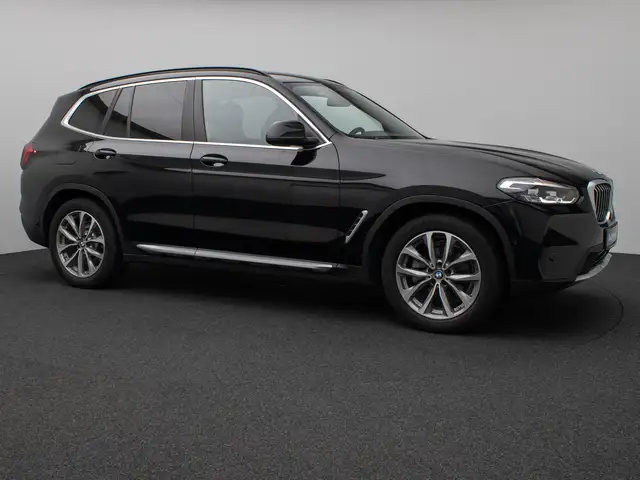 BMW X3 view 4