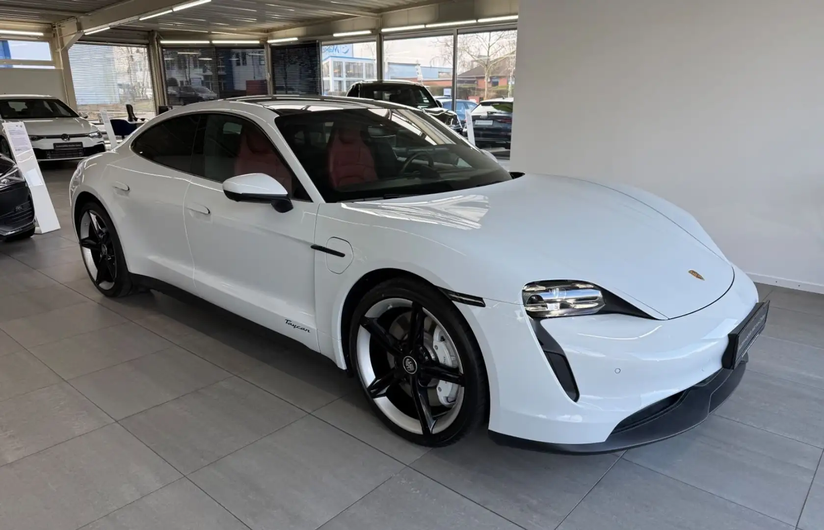 PORSCHE Taycan
