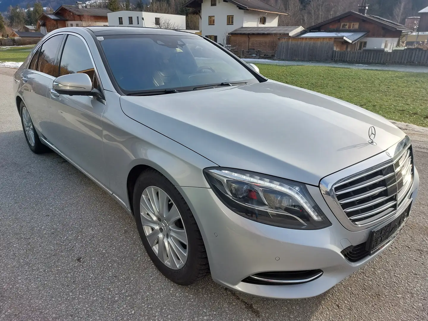 Mercedes-Benz S 500 4MATIC Aut. Stříbrná - 2