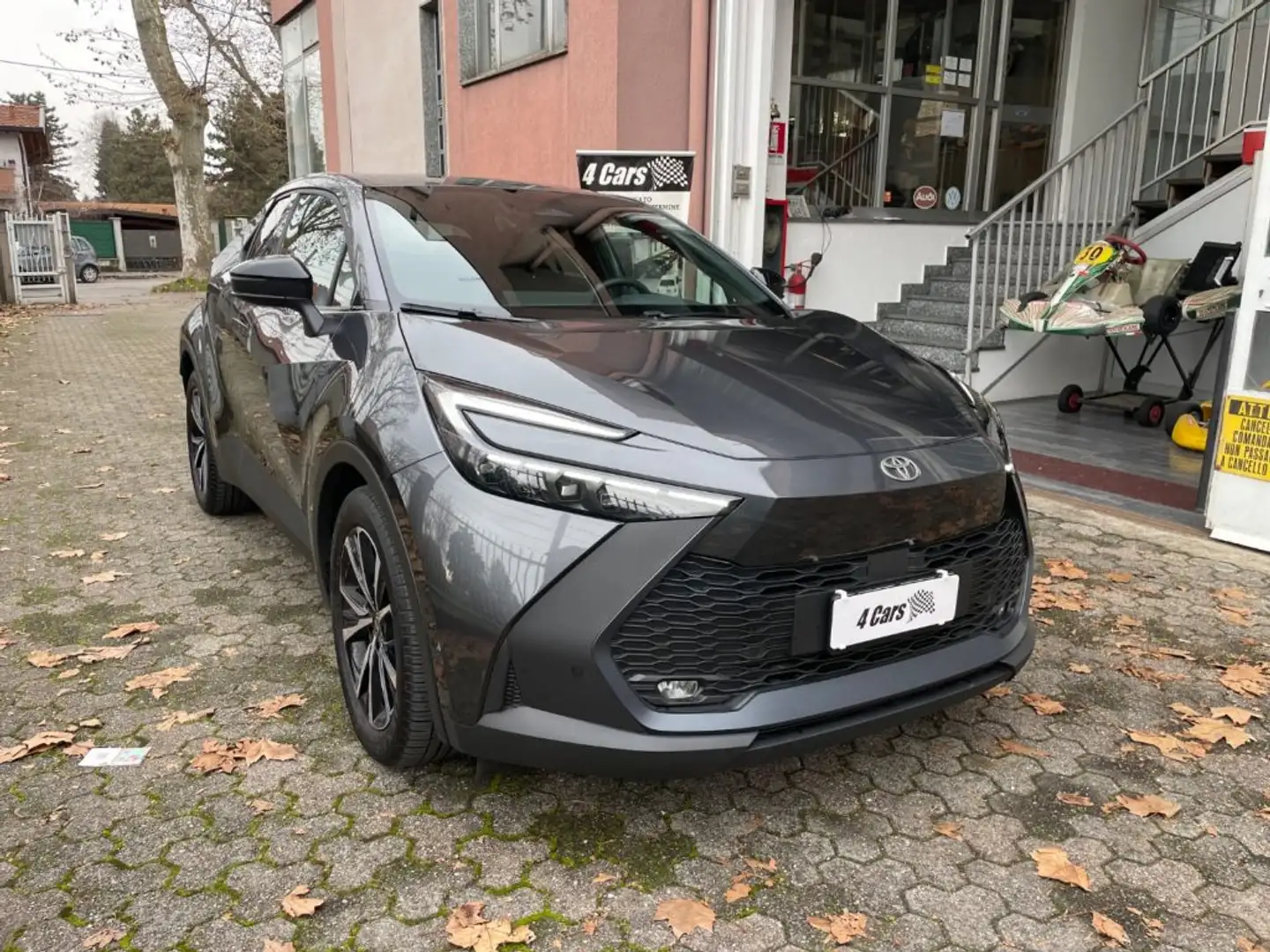 Toyota C-HR 1.8 HV Trend Grau - 1