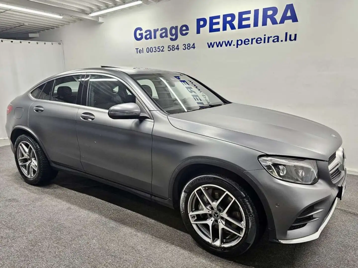 Mercedes-Benz GLC 300 4 MATIC COUPE AMG LINE PANO CUIR NAVI Grijs - 1