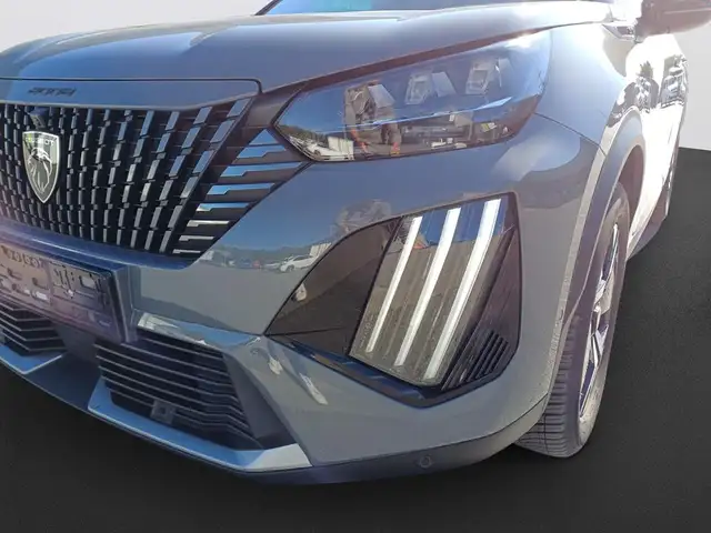 Peugeot 2008 view 9