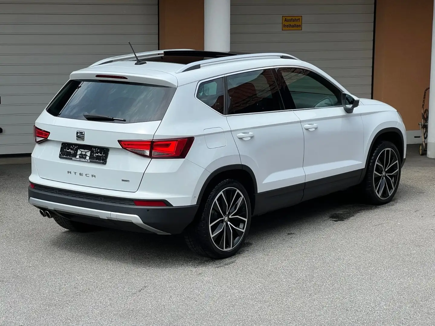 SEAT Ateca Xcellence 4Drive PANO|ALCANTARA|LED|AHK| Weiß - 2