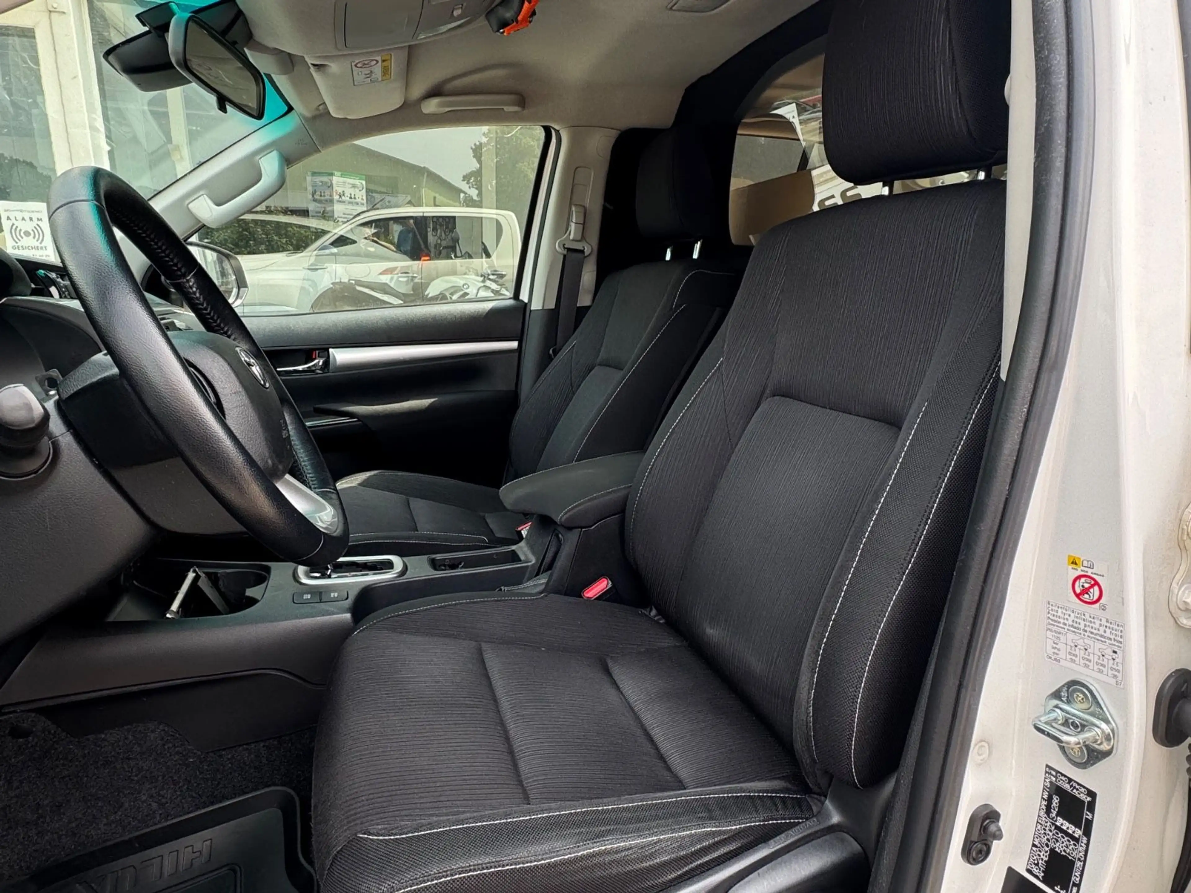 Toyota Hilux HILUX DOUBLE CAB 4x4/KAMERA/AHK/HINTEN-SITZREIHE — photo 10