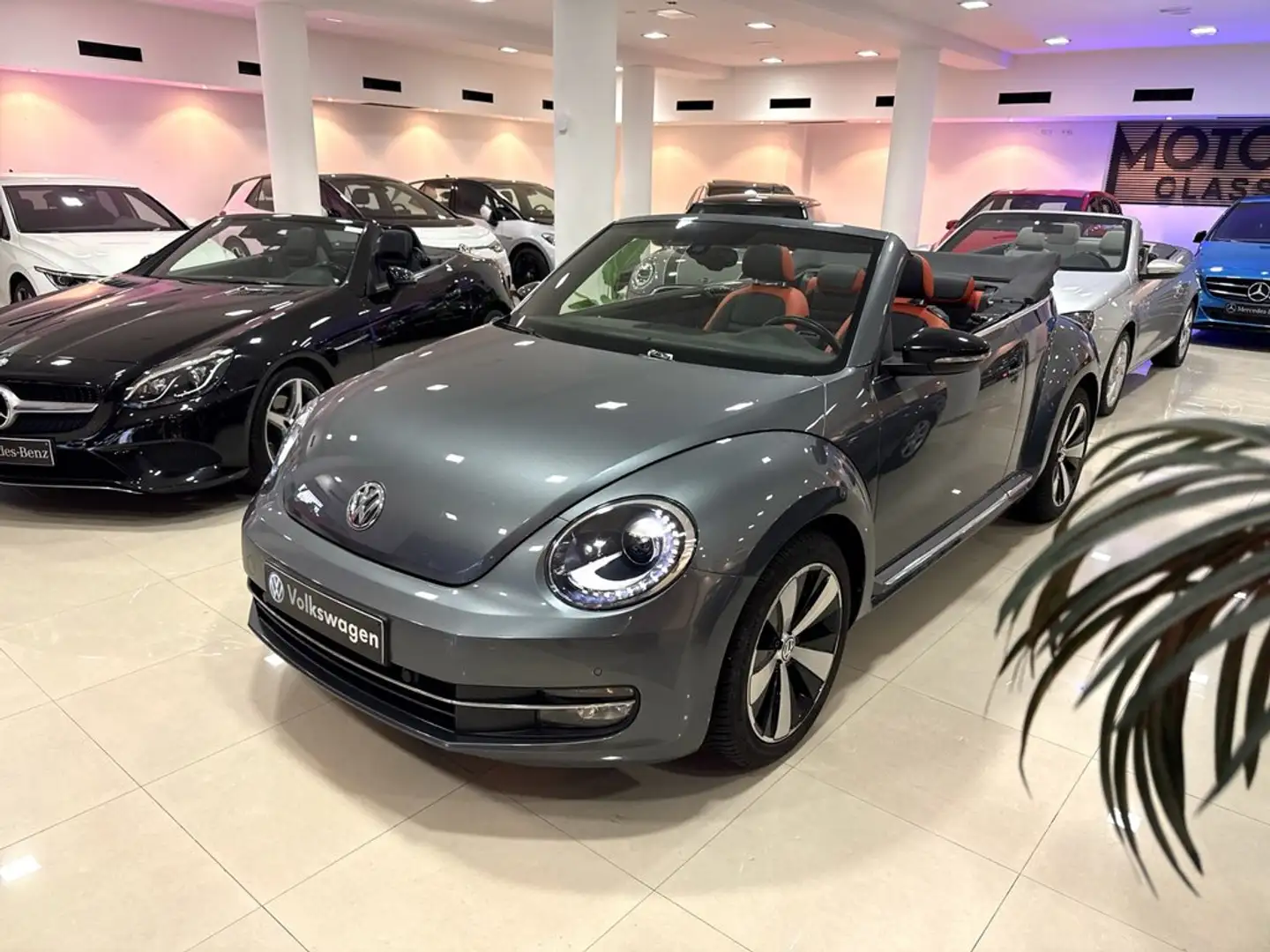 Volkswagen Beetle Cabrio Karmann 1.2 TSI 105CV BMT Gris - 1