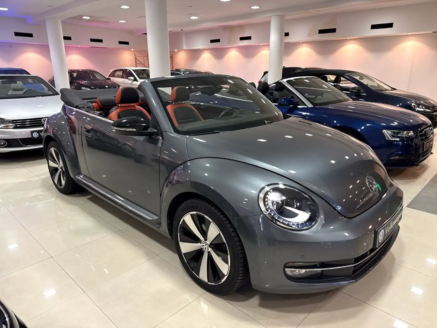 Volkswagen Beetle Cabrio Karmann 1.2 TSI 105CV BMT Gris - 2