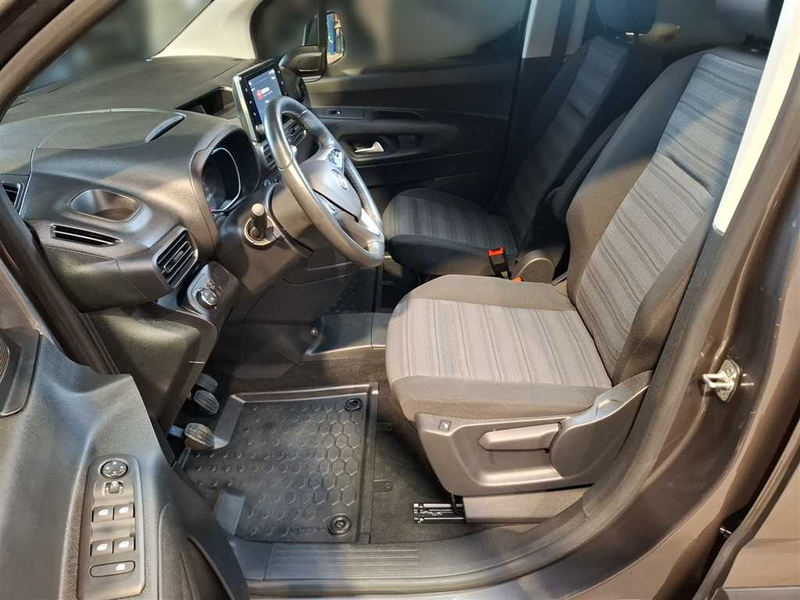 Opel Combo Life Elegance 1.5 Diesel — photo 17