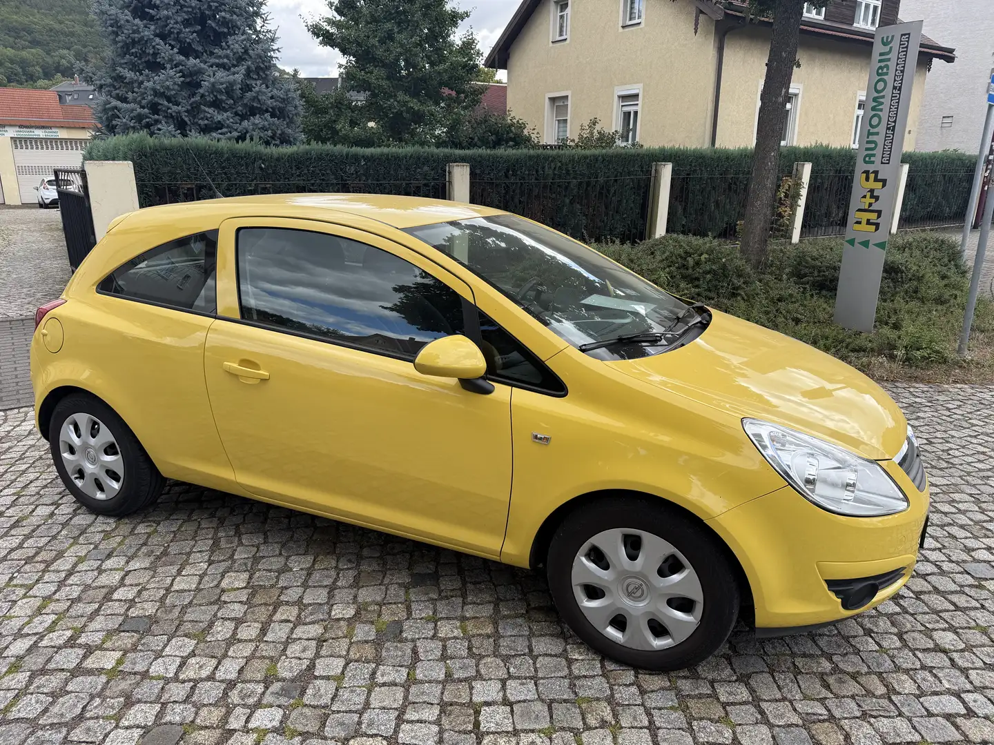 Opel Corsa Edition Желтый - 1