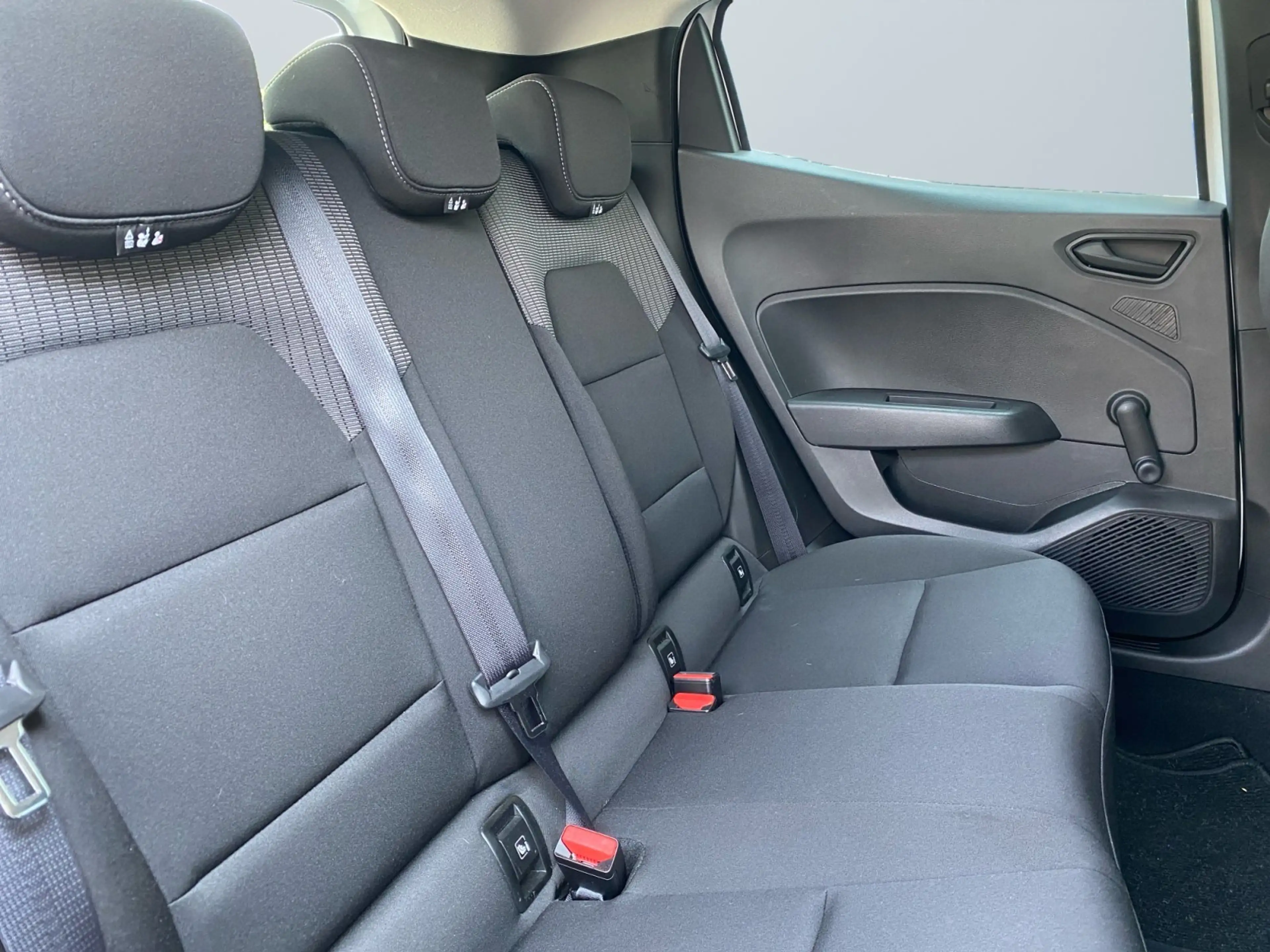 Mitsubishi Colt 1.0 Klima Virtual-Cockpit Tempomat Isofix — photo 11
