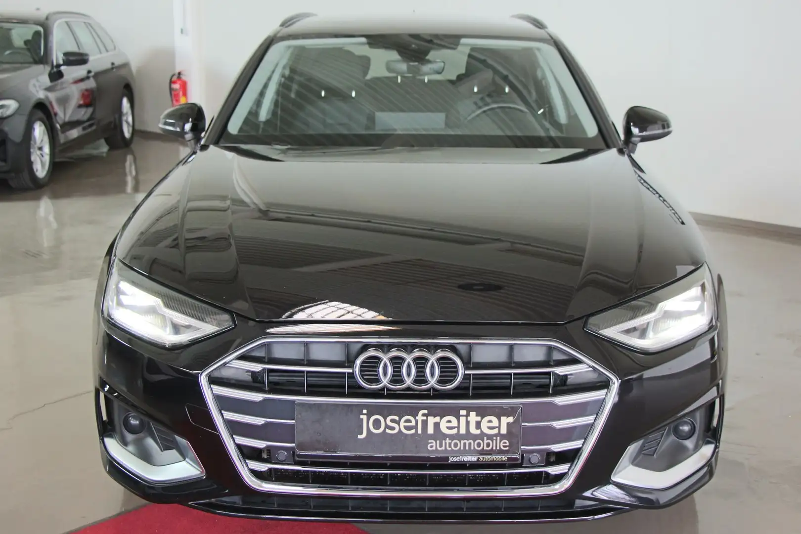 Audi A4 Avant 30 TDI advanced S-tronic Schwarz - 2