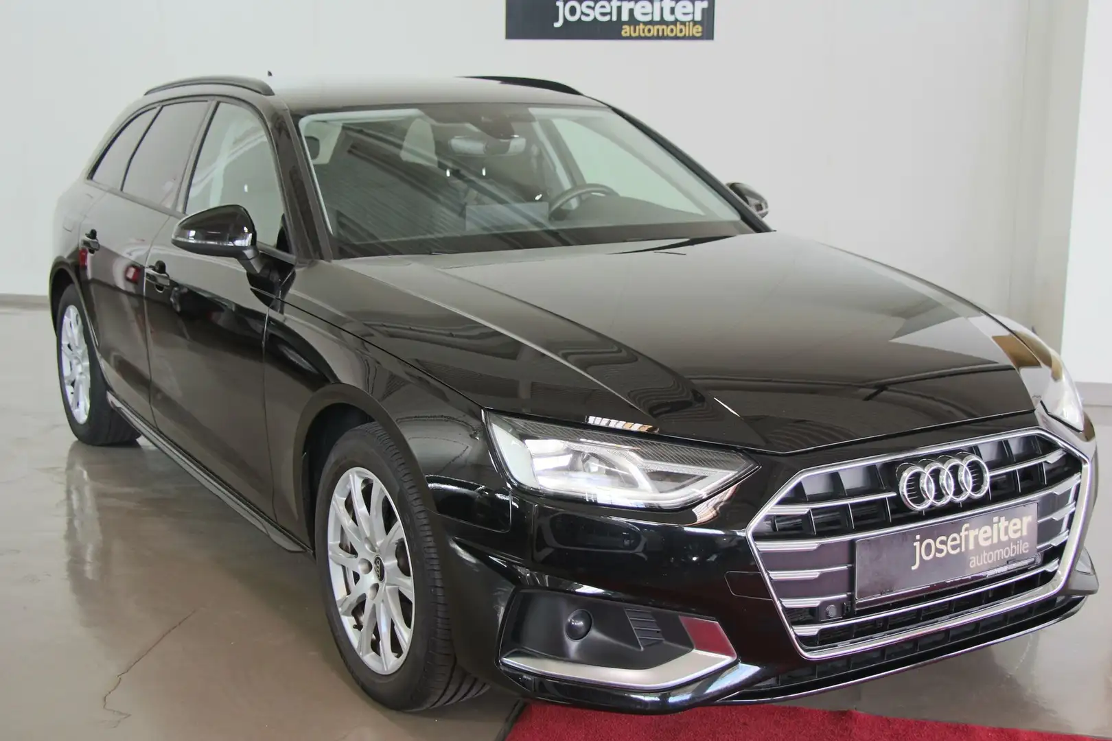 Audi A4 Avant 30 TDI advanced S-tronic Schwarz - 1
