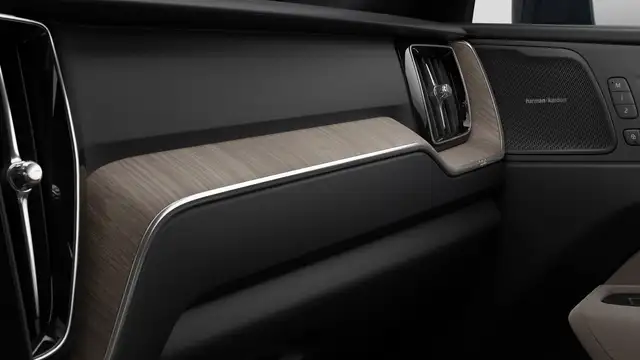 Volvo XC60 Plus, T6 AWD Plug-in Hybrid, Elektrisch/Benzin, Br Ansicht 20