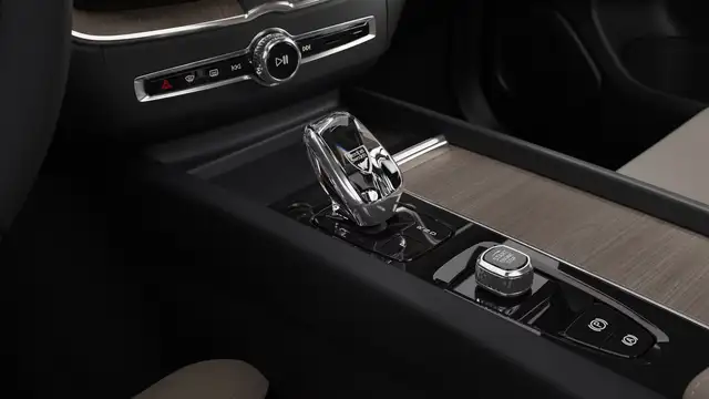 Volvo XC60 Plus, T6 AWD Plug-in Hybrid, Elektrisch/Benzin, Br Ansicht 19