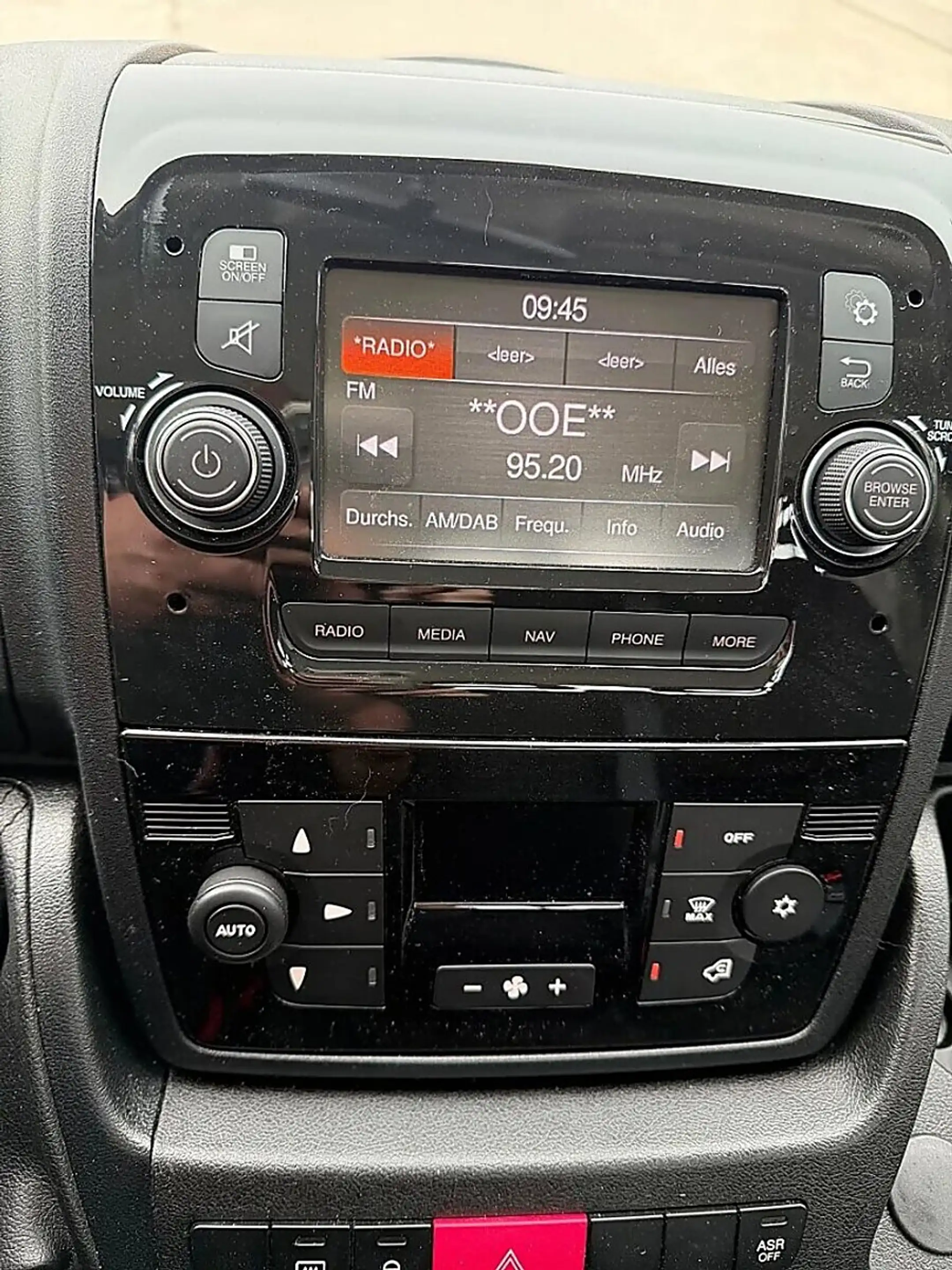 Citroen Jumper Jumper 35+ L4 BlueHDi 165 S&S — photo 14