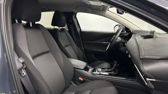 Mazda CX-30 view 4