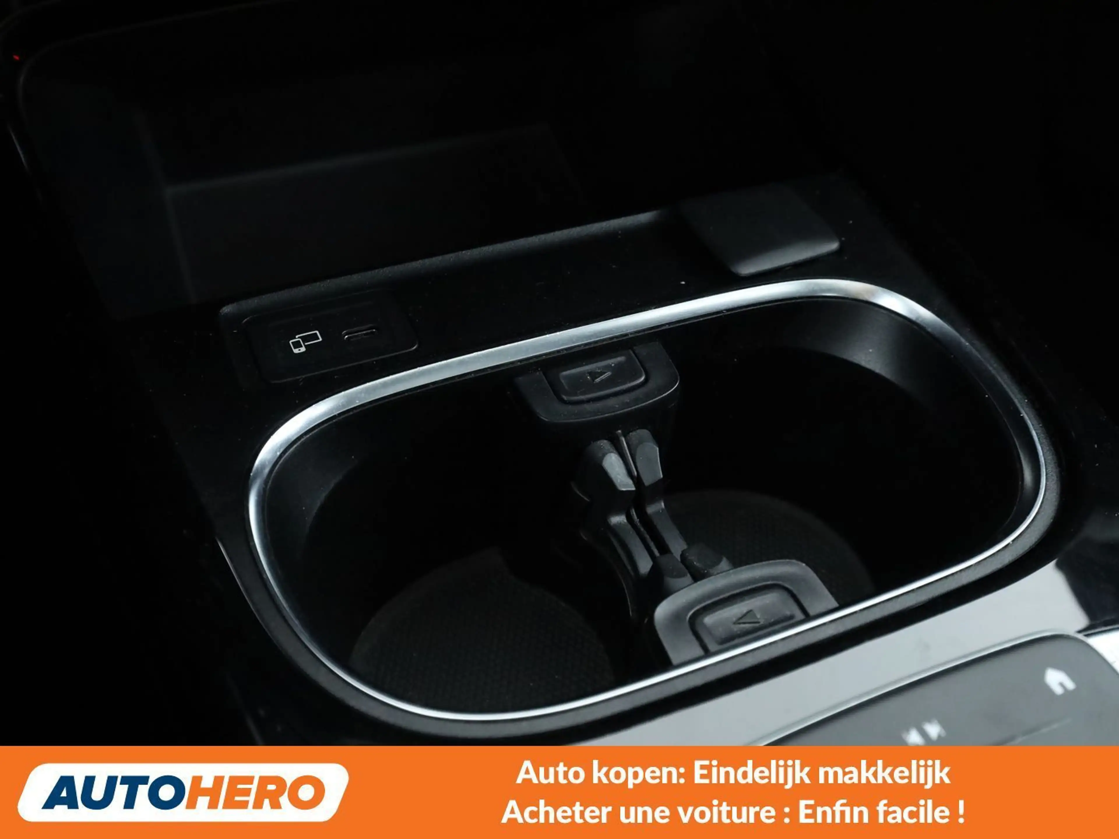 Mercedes-Benz A 180 A 180 d AMG Line — photo 15