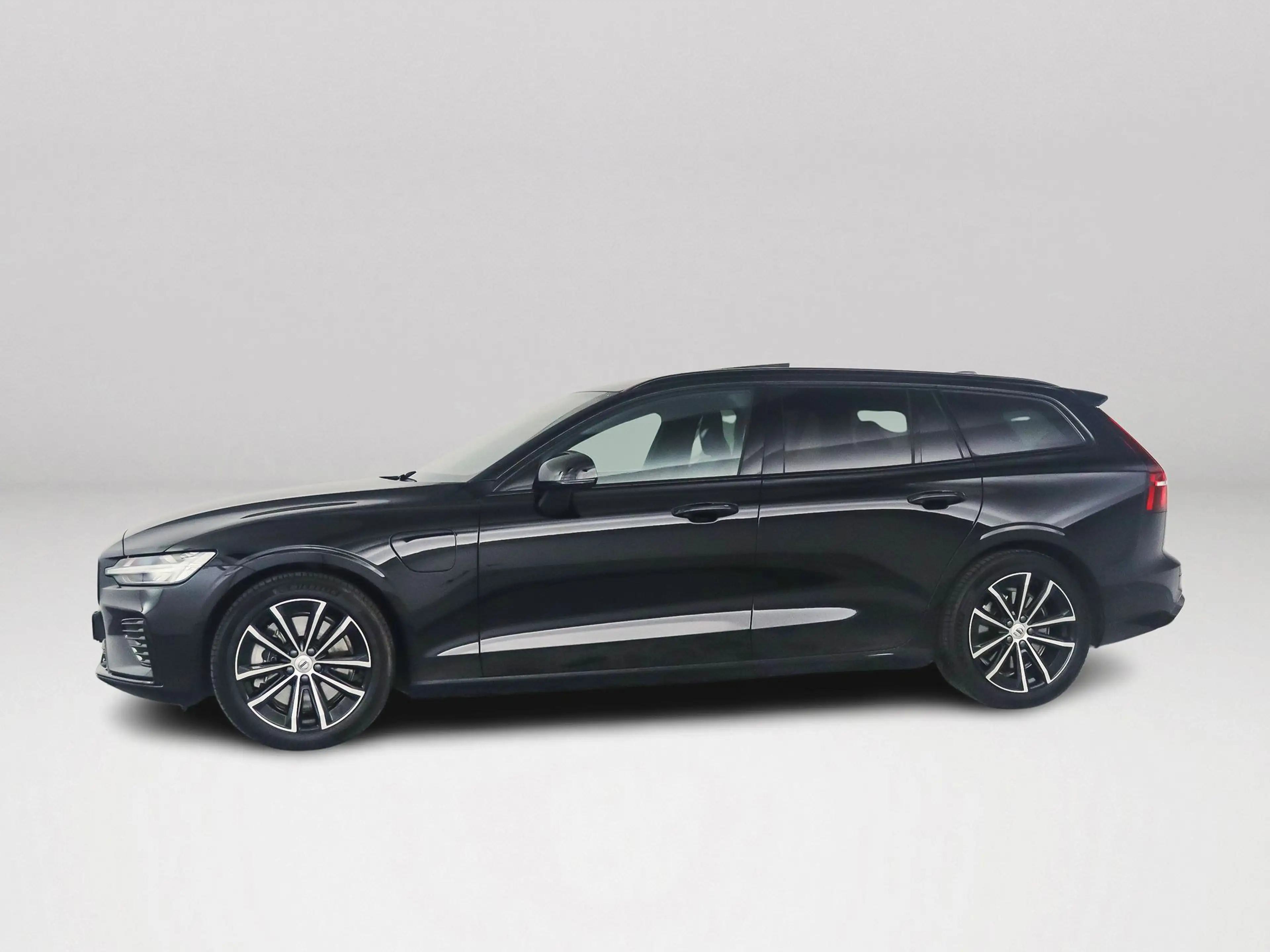 Volvo V60 T8 Plug-in hybrid AWD Plus Dark | SOH 100% | Panor — photo 4