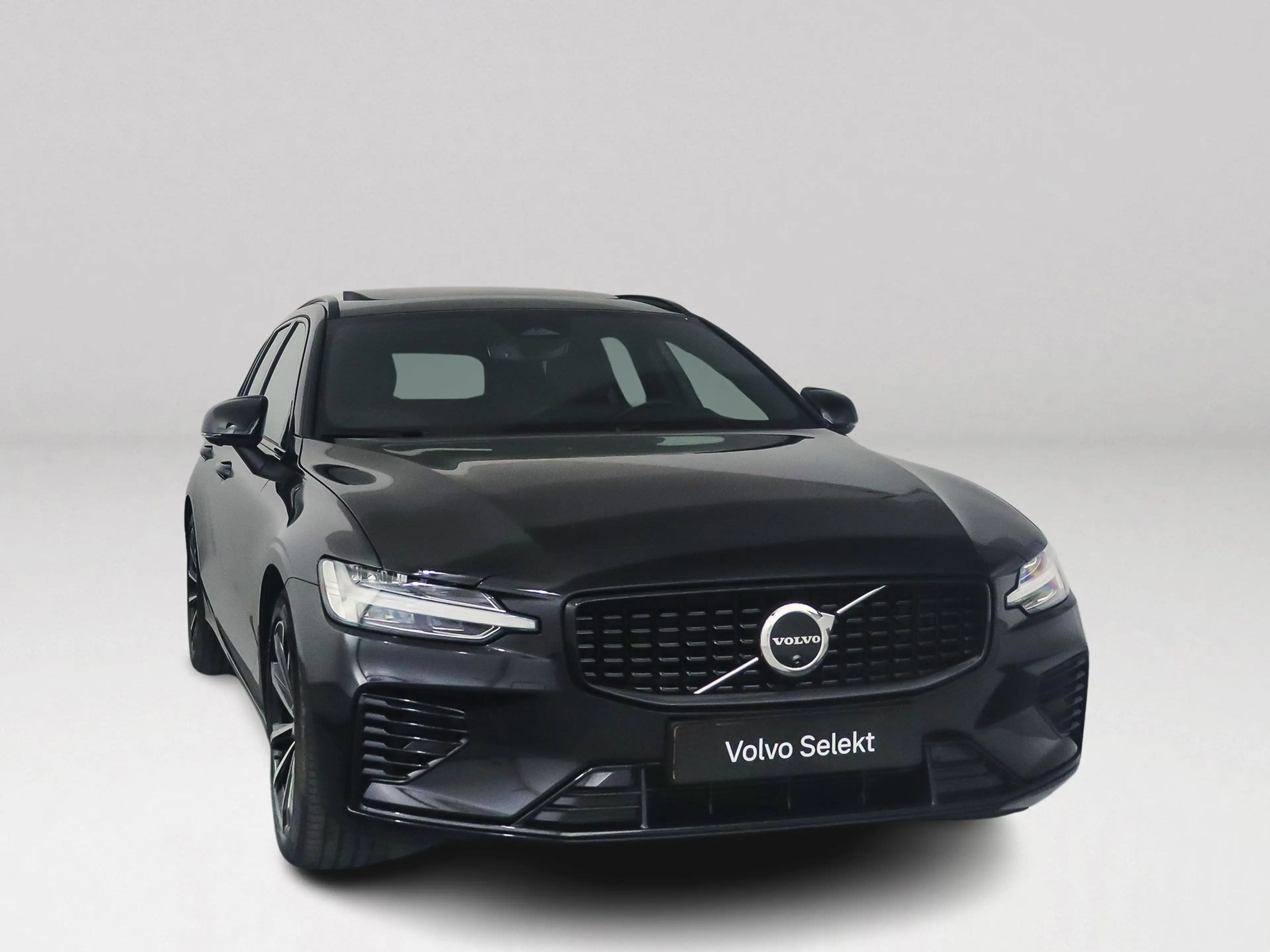 Volvo V60 T8 Plug-in hybrid AWD Plus Dark | SOH 100% | Panor — photo 11