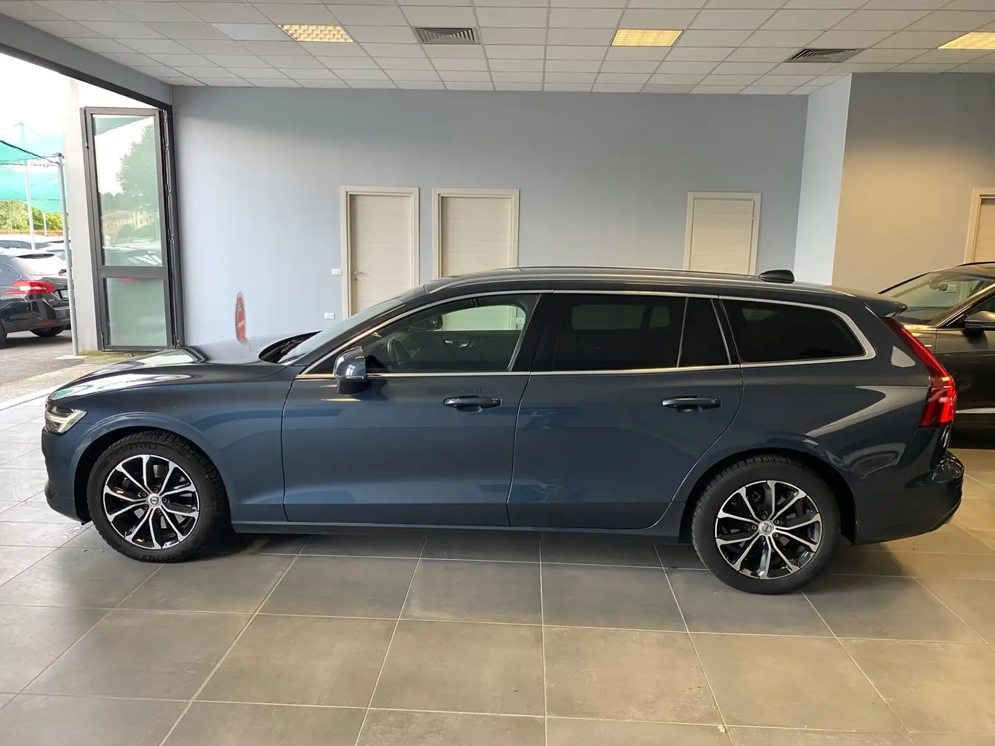 Volvo V60 B4 (d) Geartronic Momentum Business Pro Blu/Azzurro - 2