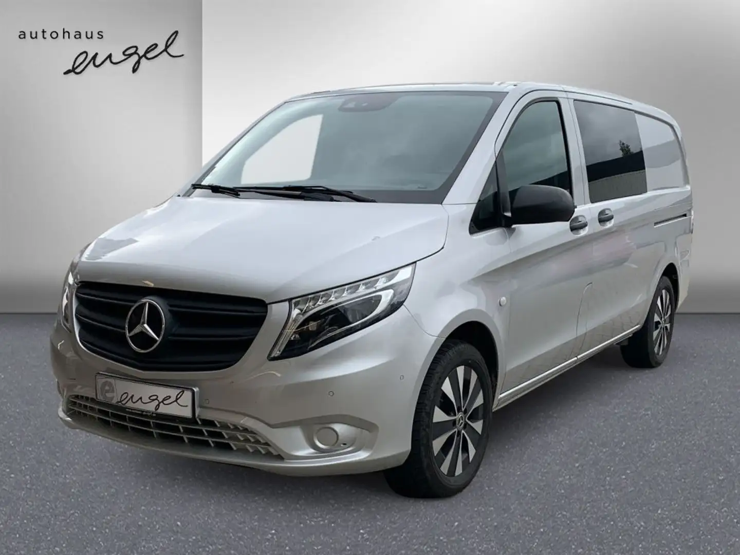 Mercedes-Benz Vito Vito 116CDI 4MATIC Mixto Lang  Aut,5 SITZER,AHK,NA Srebrny - 1