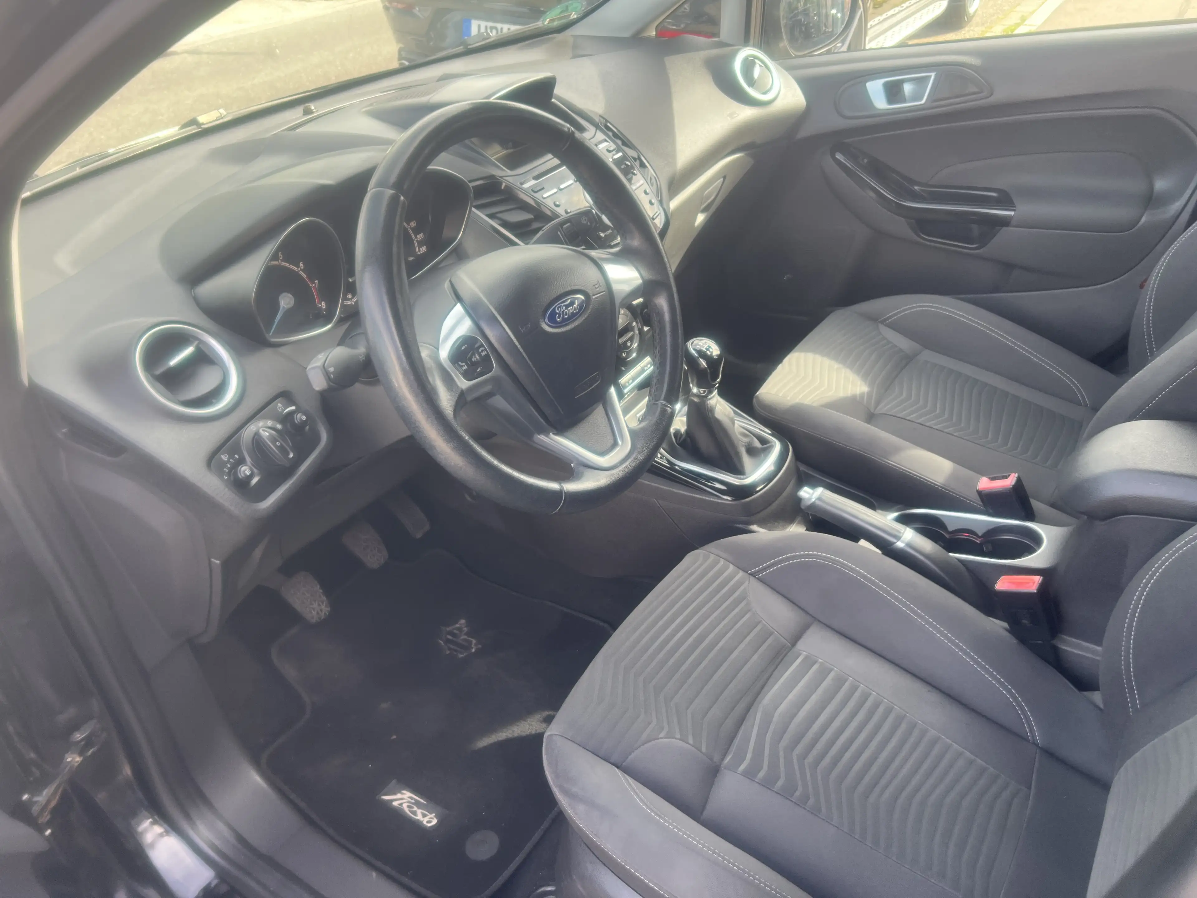 Ford Fiesta Titanium — photo 6