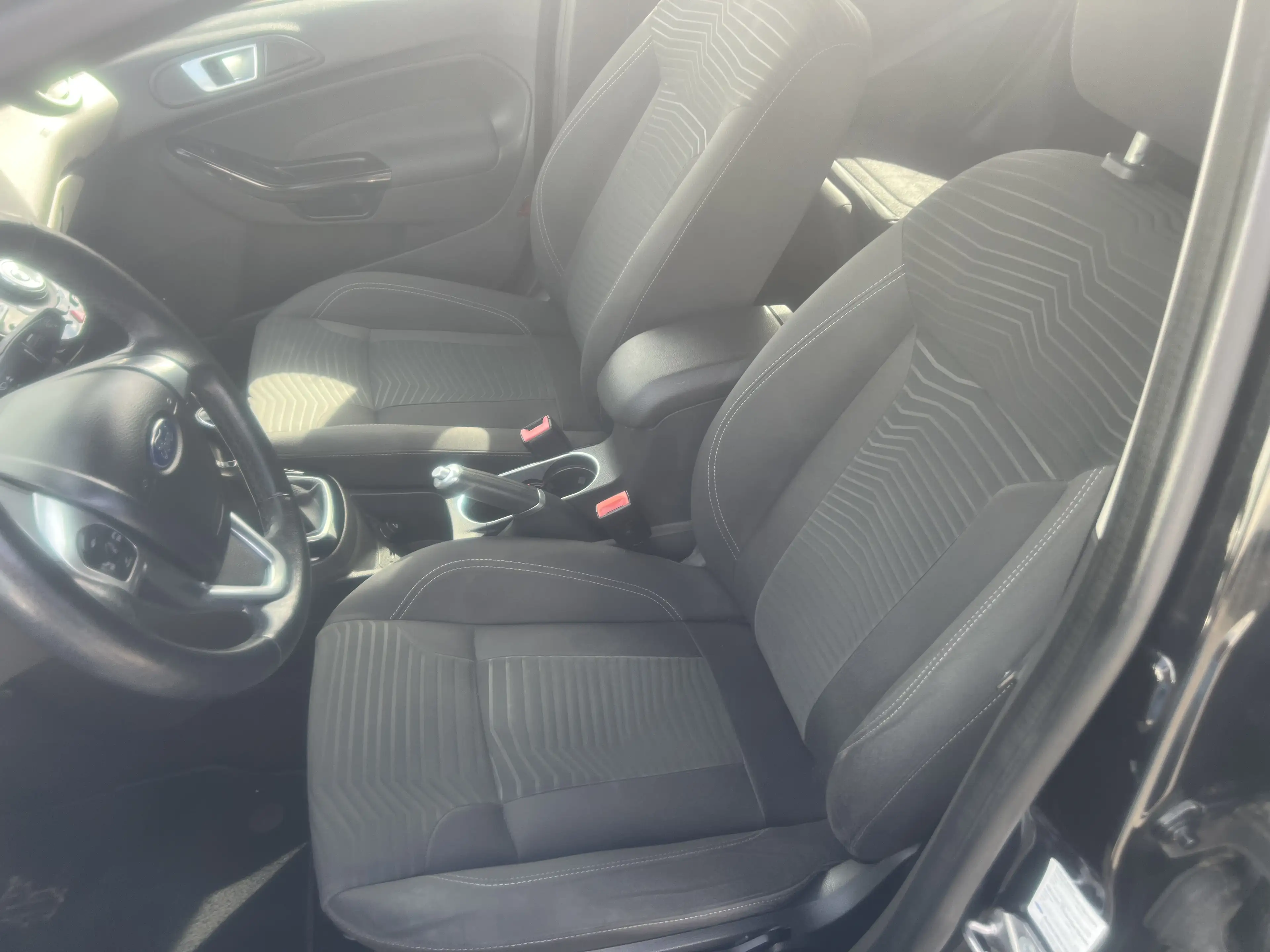 Ford Fiesta Titanium — photo 9
