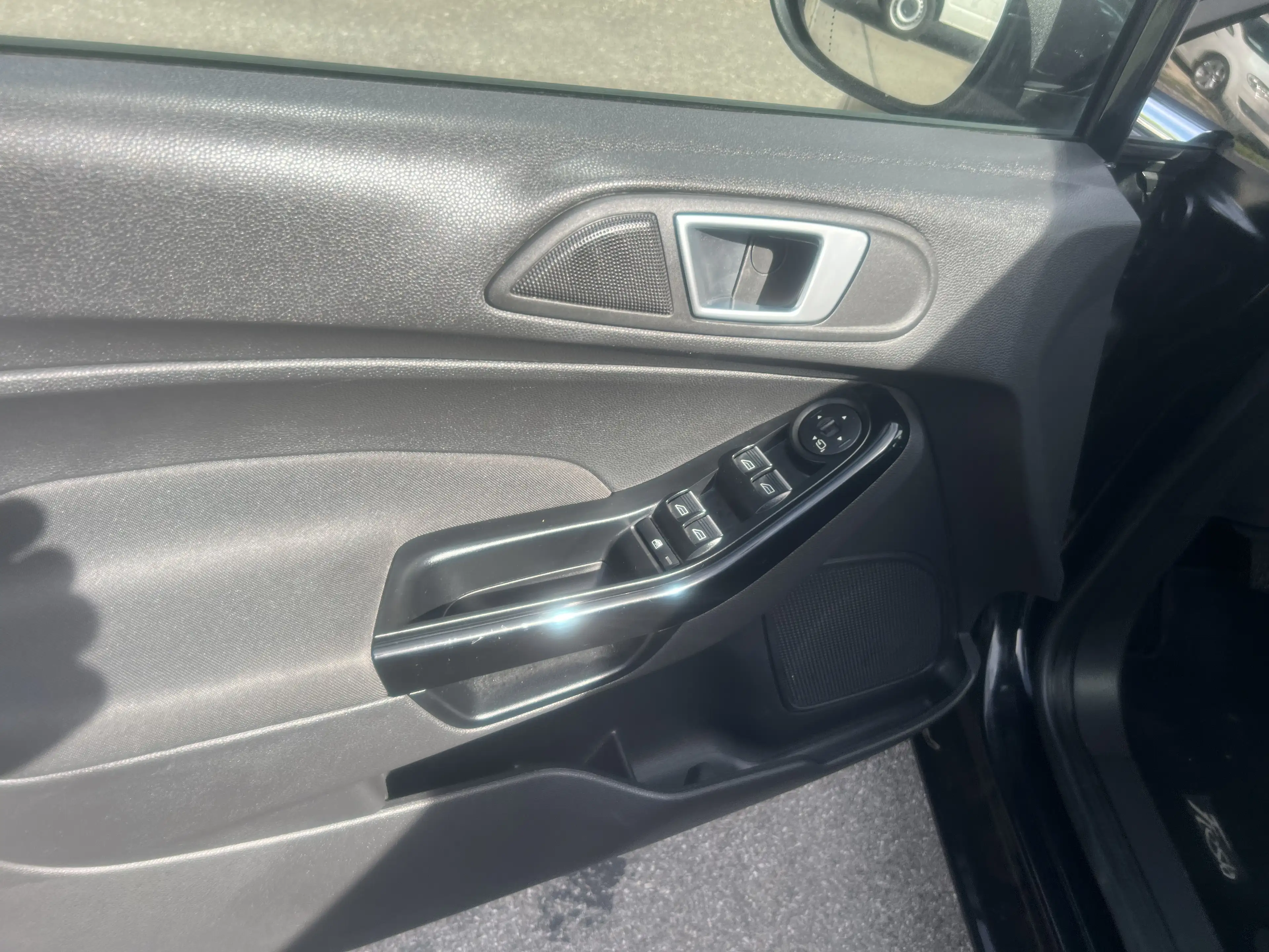 Ford Fiesta Titanium — photo 8