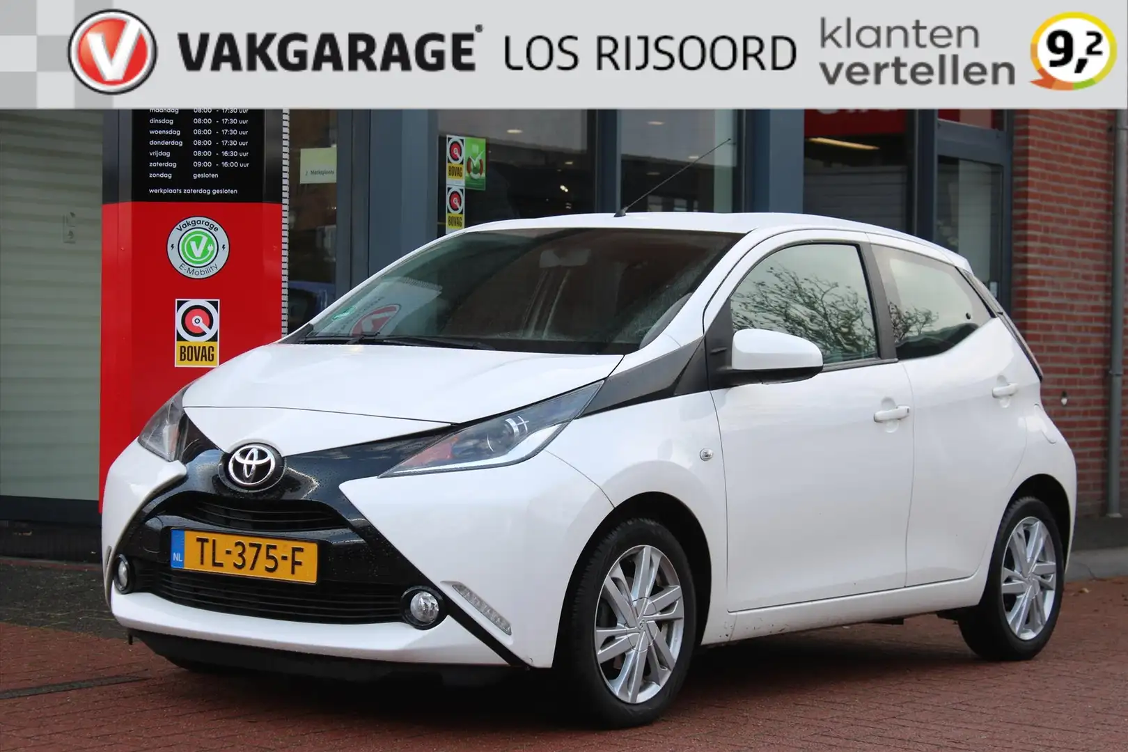 Toyota Aygo 1.0 VVT-i *x-play* Aut. | Camera | A/C | Bluetooth Wit - 1