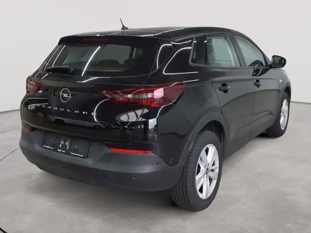 Opel Grandland view 4