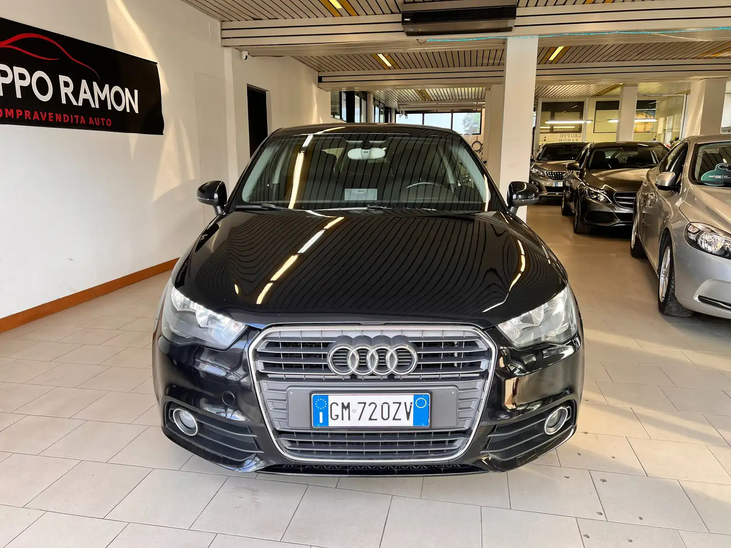 Audi A1 A1 1.2 tfsi Attraction c/clima - 2