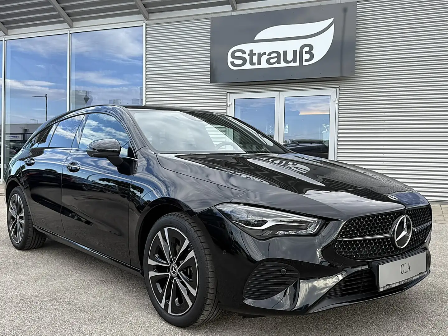 Mercedes-Benz CLA 180 MHEV Shooting Brake Entry Aut. Schwarz - 1