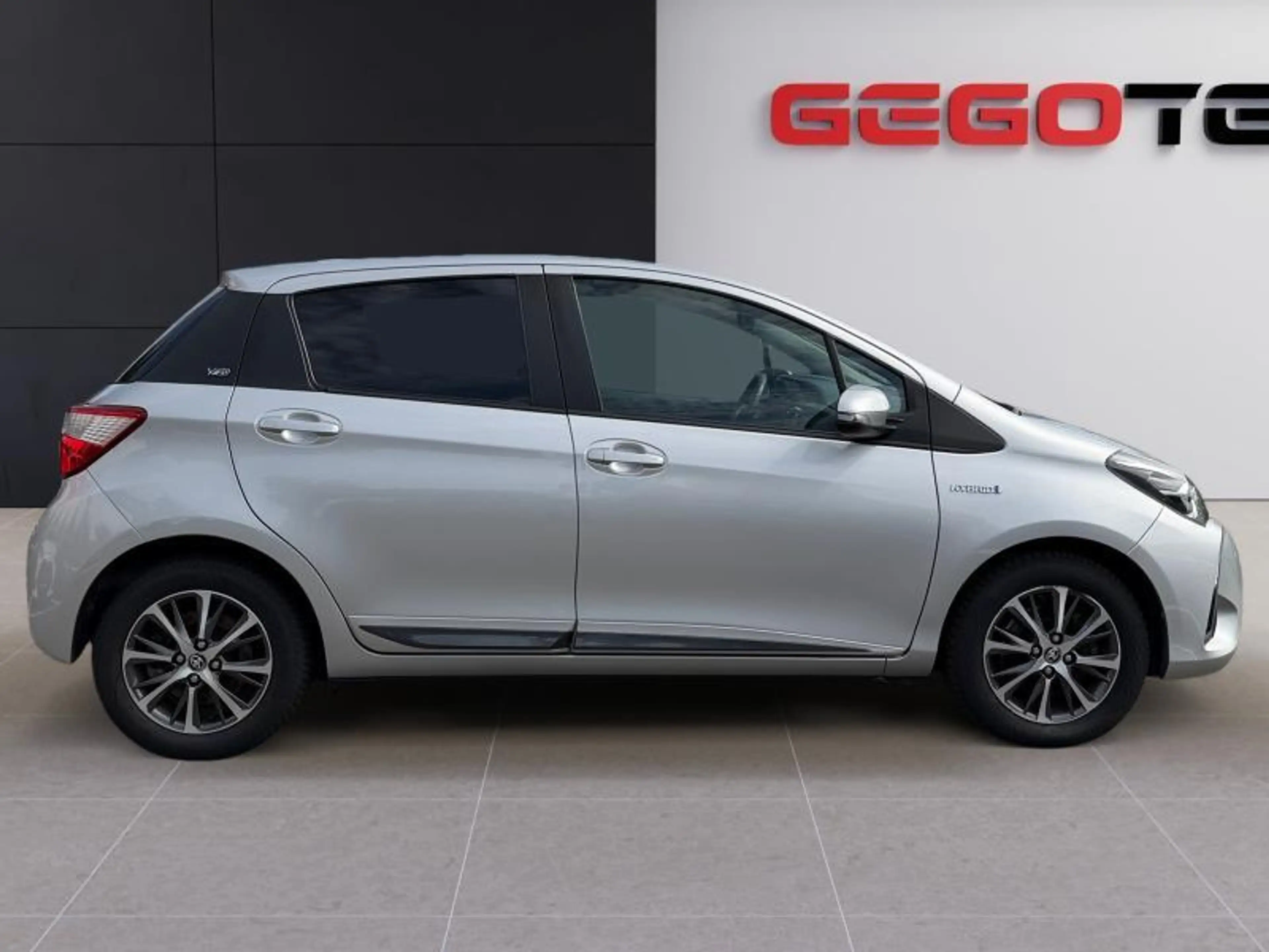 Toyota Yaris Y20 — photo 7