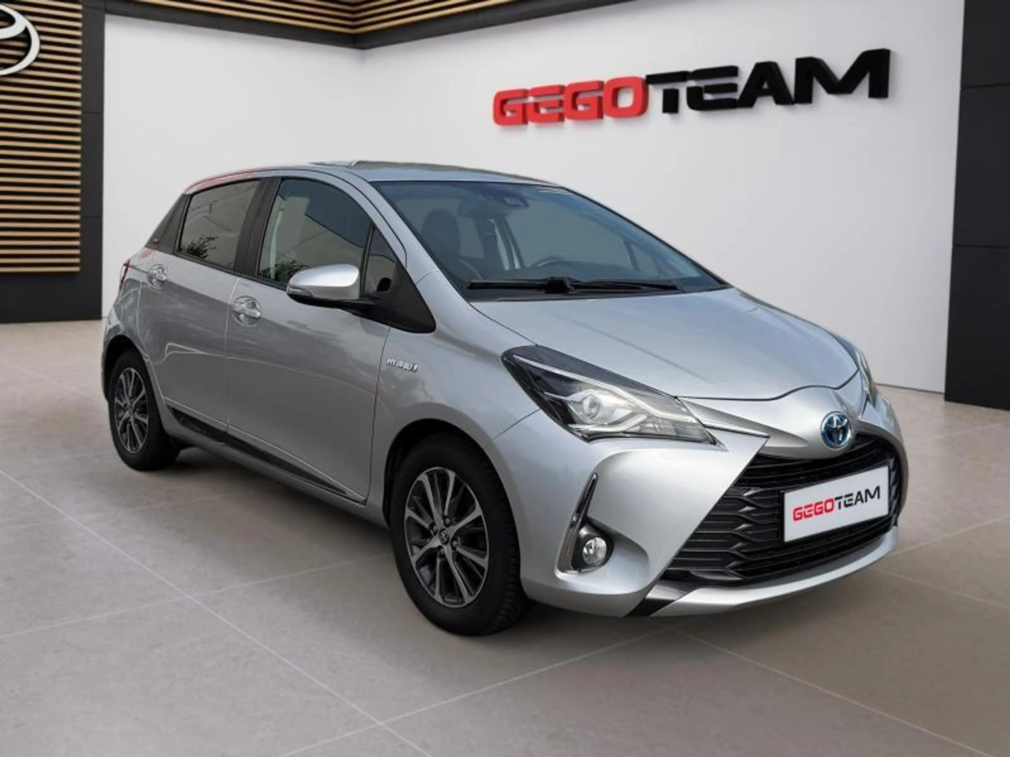 Toyota Yaris Y20 — photo 8