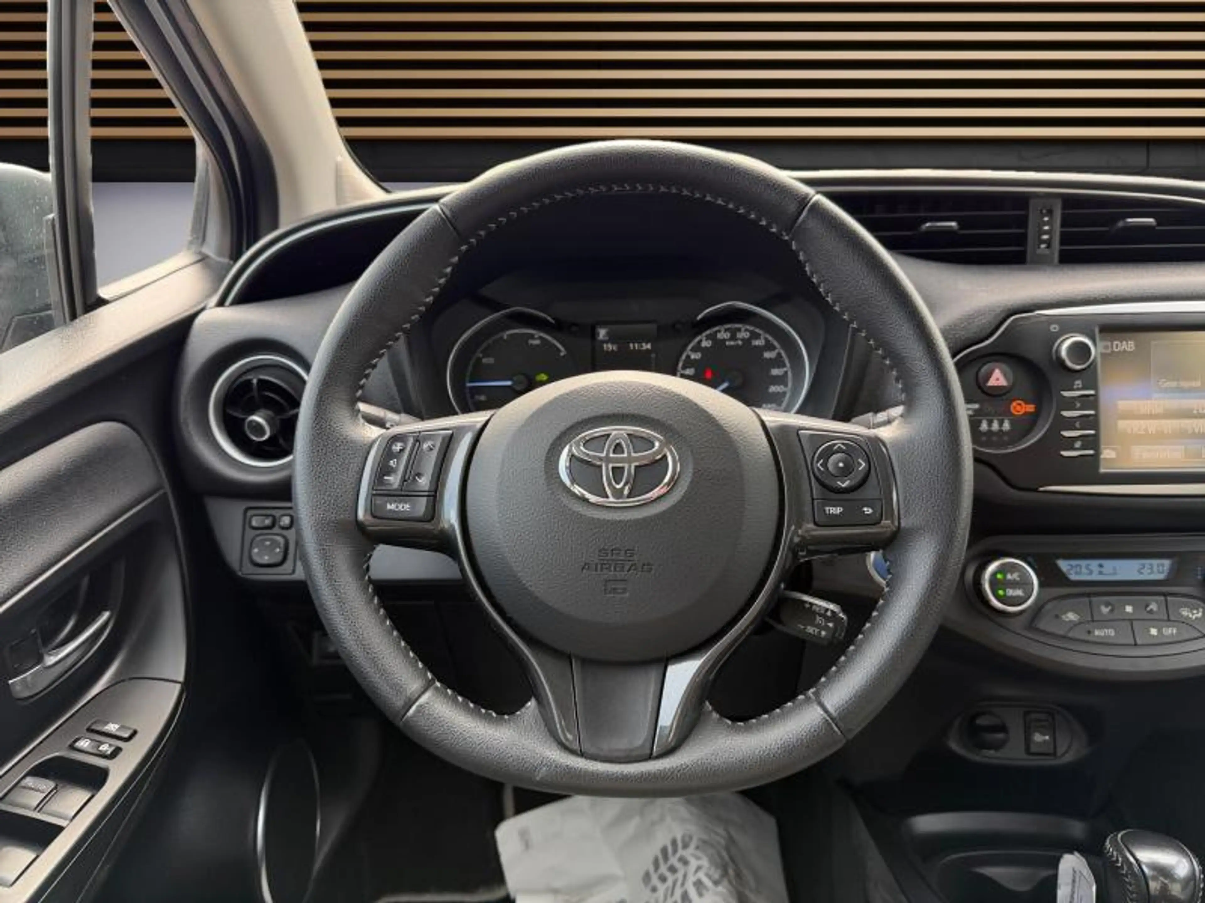Toyota Yaris Y20 — photo 15