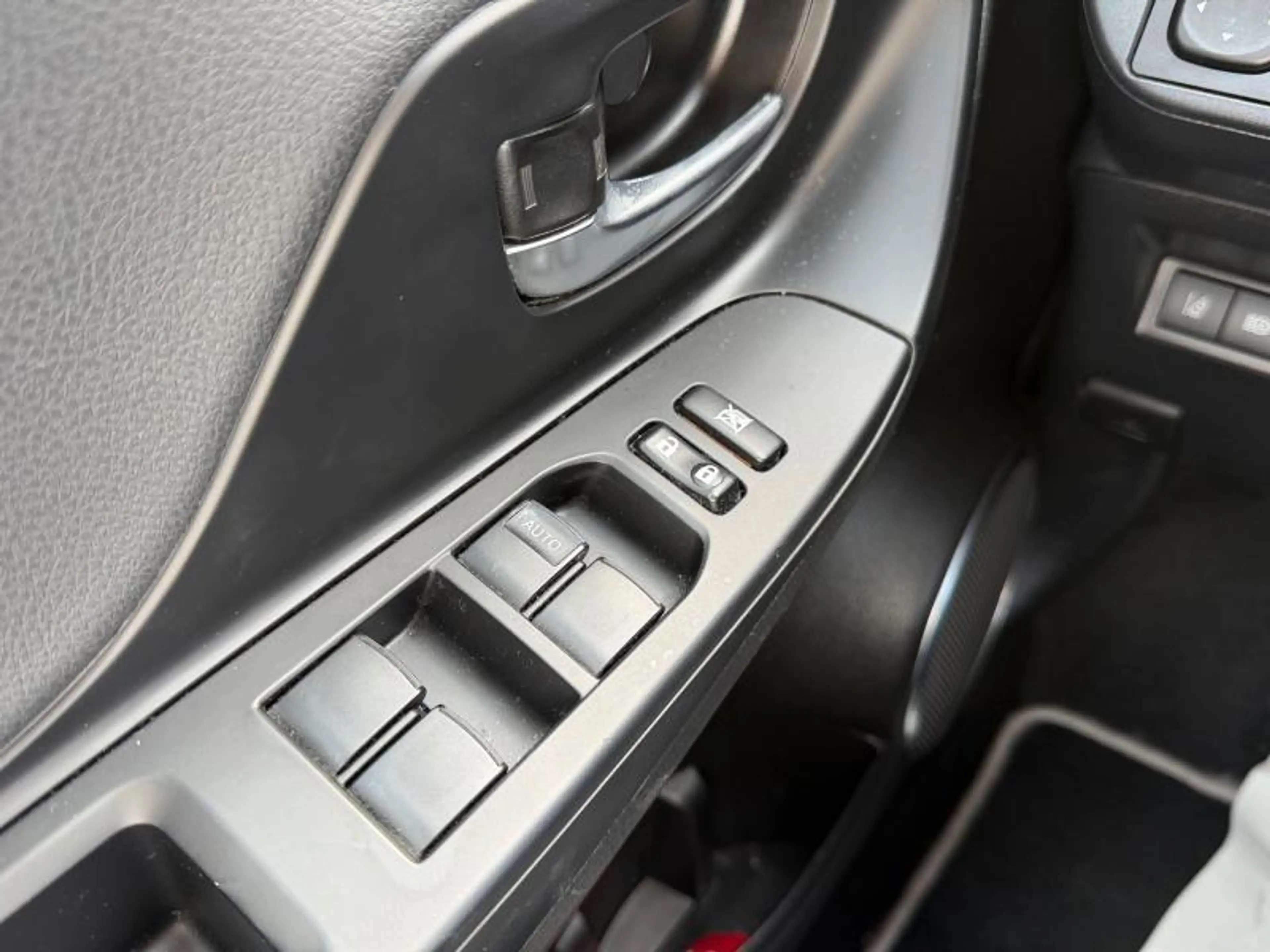 Toyota Yaris Y20 — photo 21